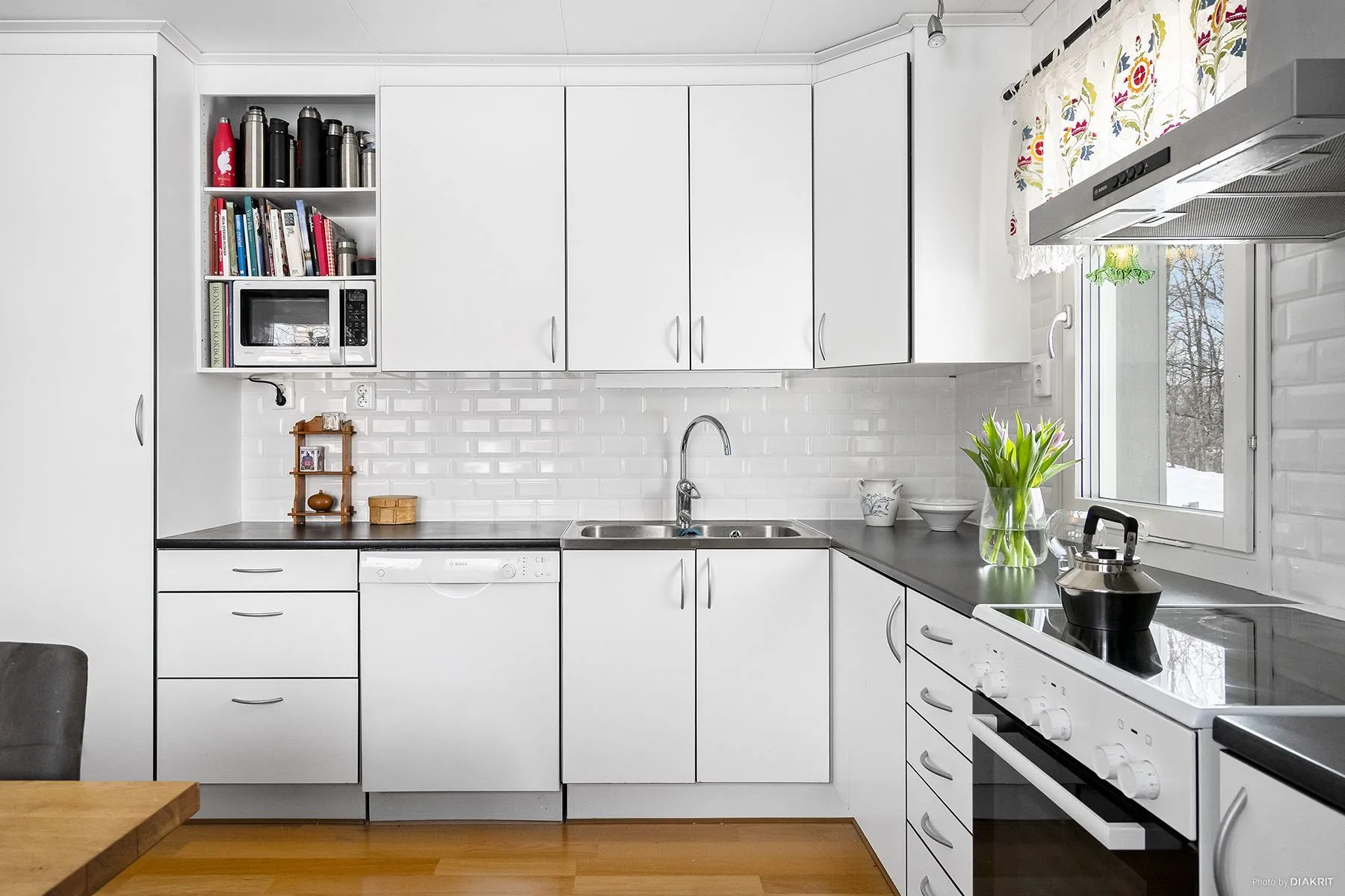 Contemporary 3-Bedroom Villa with Expansive Garden in Scenic Hemavan - View image 9 of 34