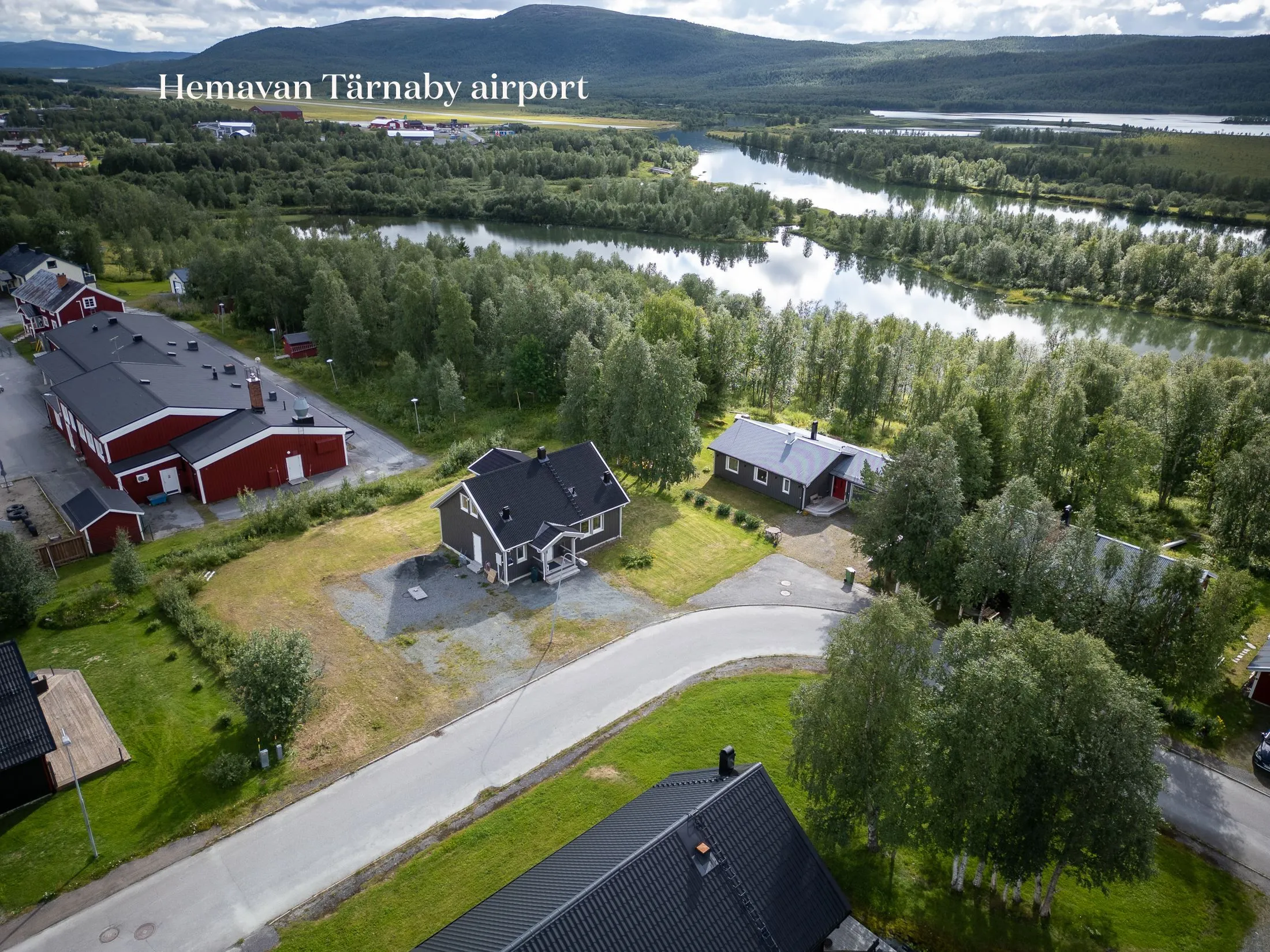 Contemporary 3-Bedroom Villa with Expansive Garden in Scenic Hemavan - View image 28 of 34