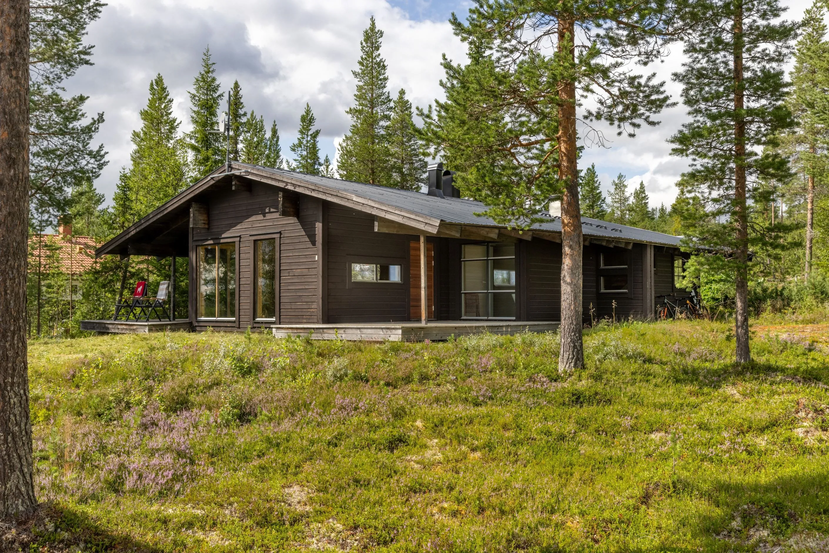 1970s Swedish Country House with Garden and Scenic Mountain Views - Image 1