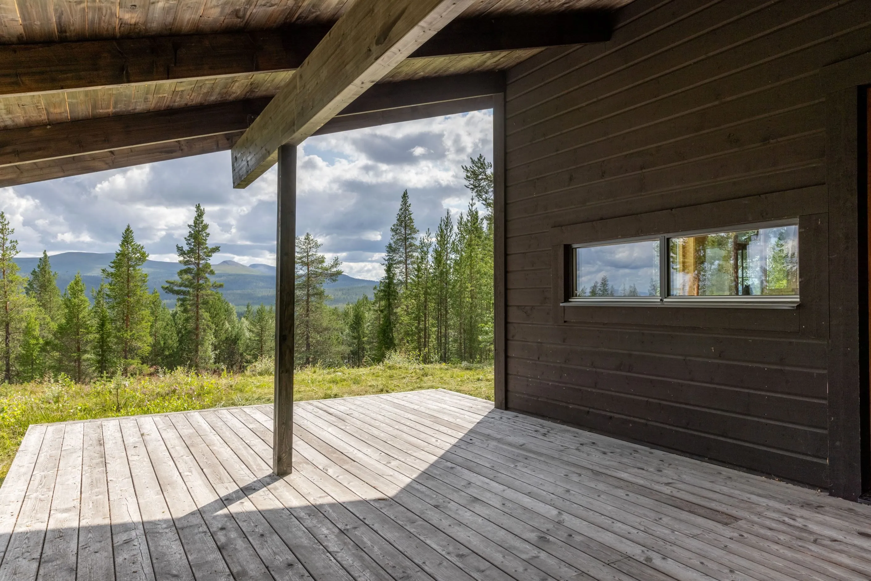 1970s Swedish Country House with Garden and Scenic Mountain Views - Image 2