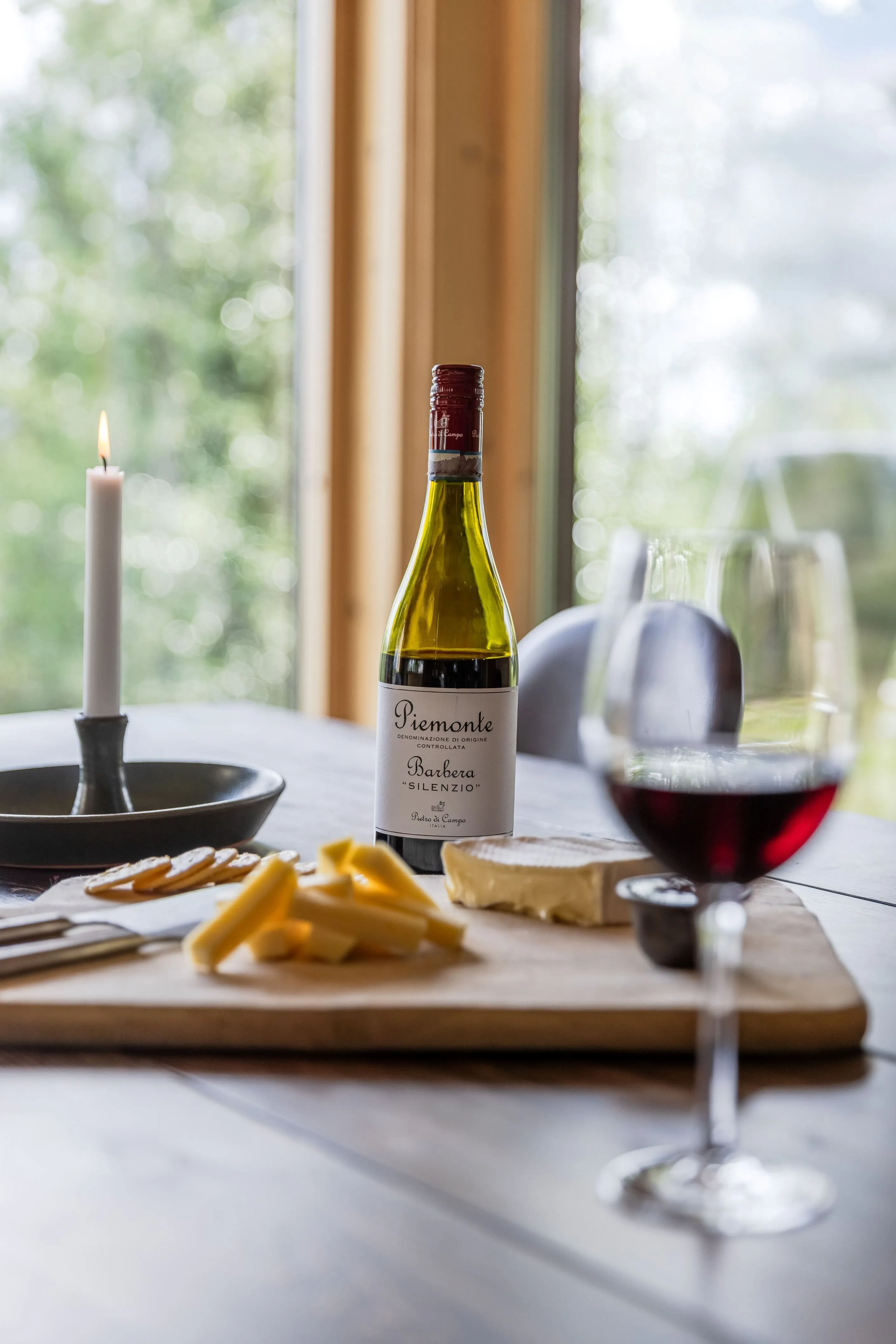 1970s Swedish Country House with Garden and Scenic Mountain Views - Image 5