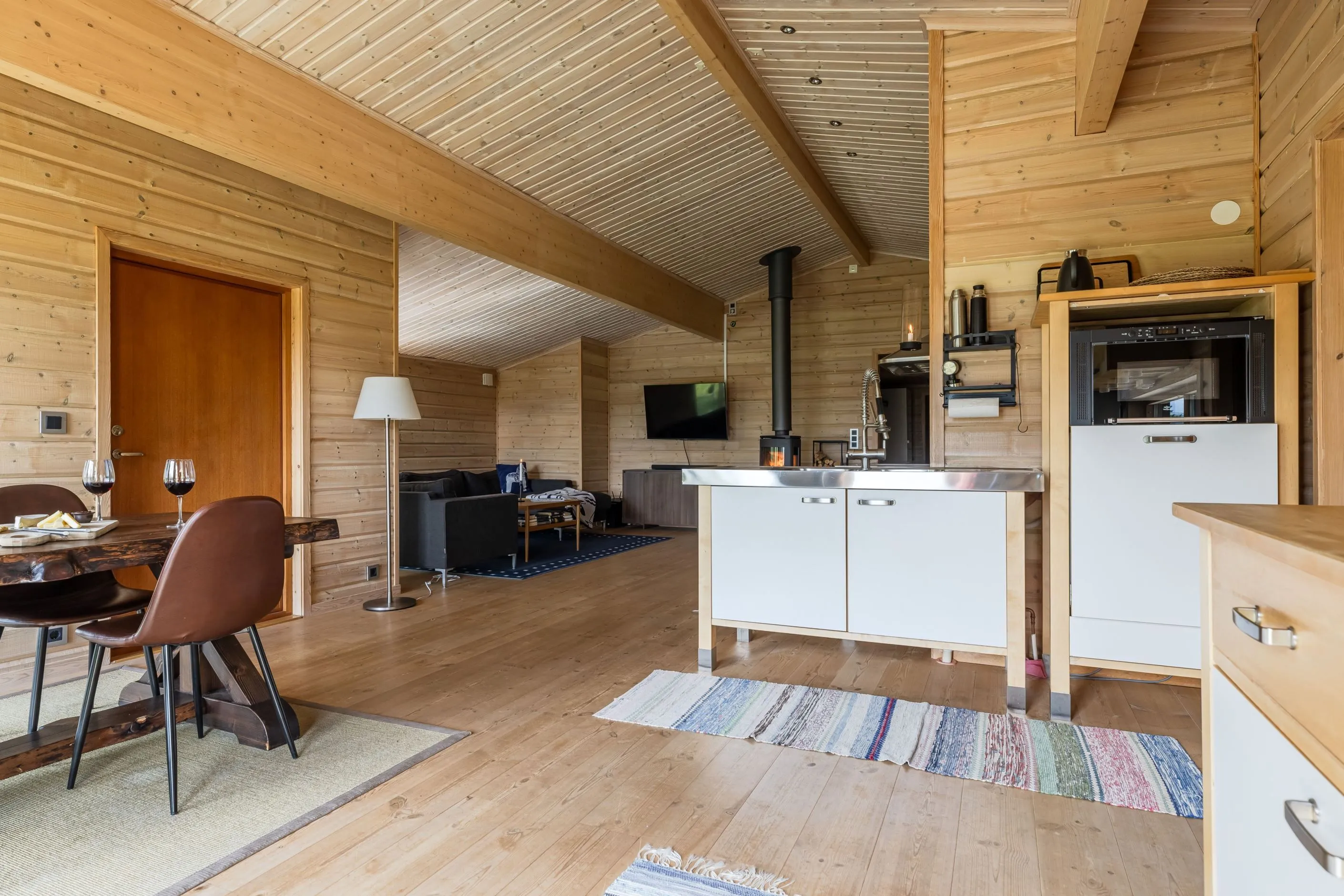 1970s Swedish Country House with Garden and Scenic Mountain Views - View image 8 of 40