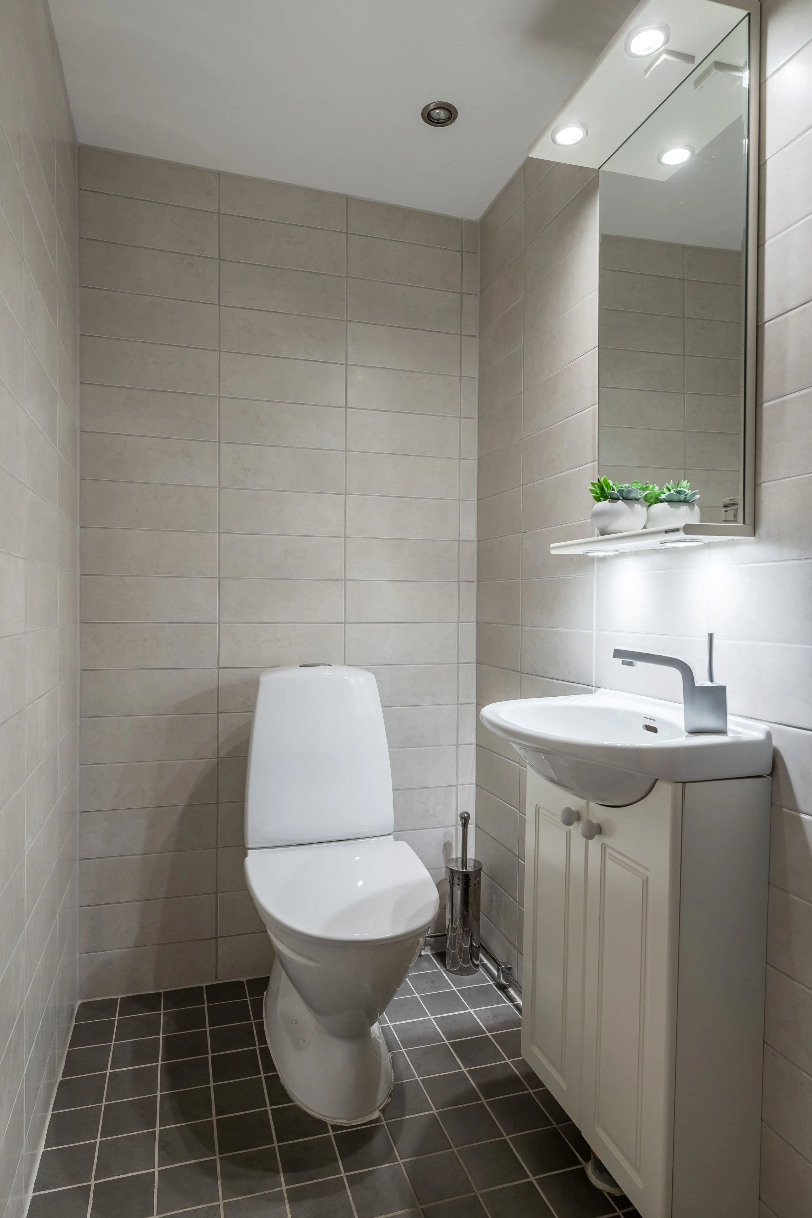 1970s Swedish Country House with Garden and Scenic Mountain Views - View image 24 of 40