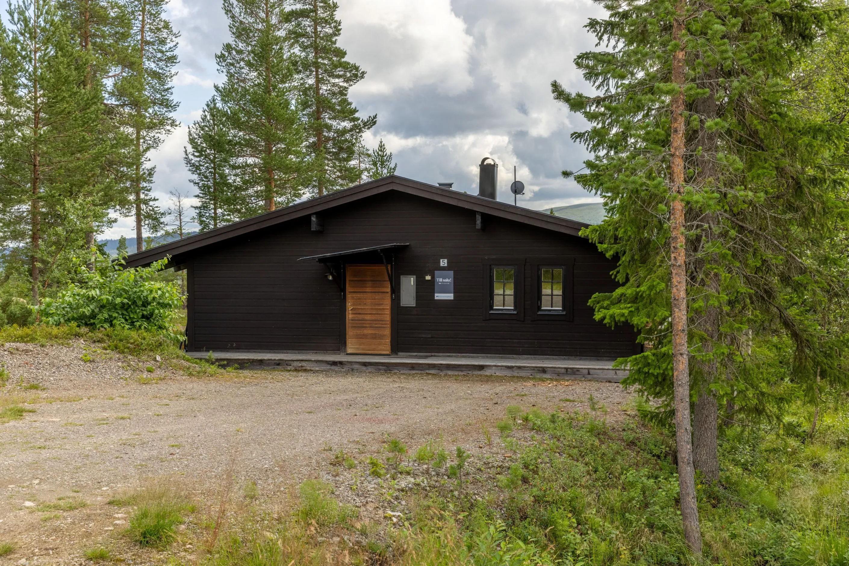 1970s Swedish Country House with Garden and Scenic Mountain Views - View image 39 of 40