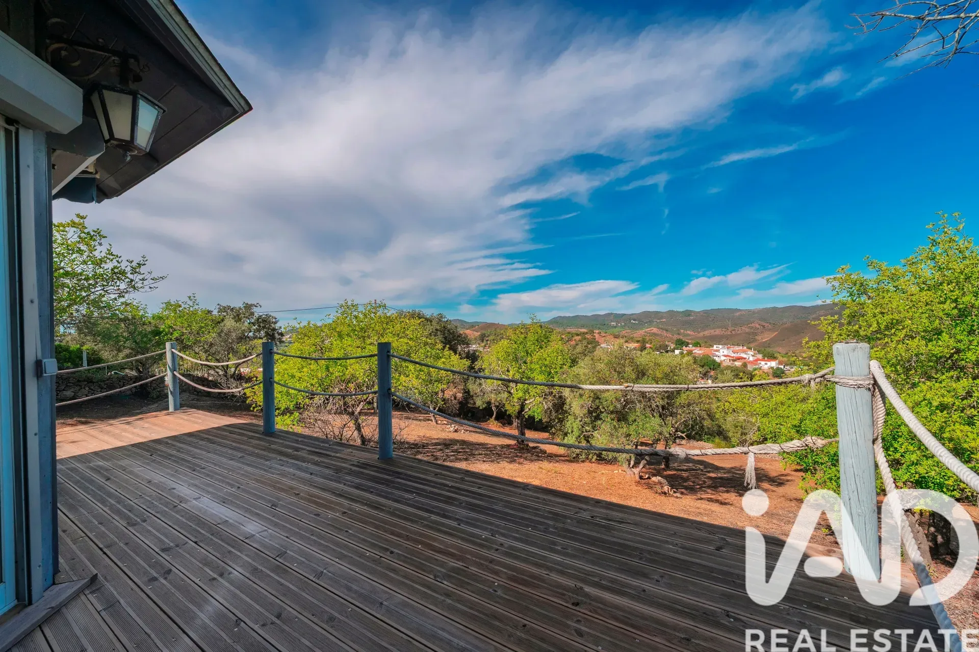 Spacious 4-Bedroom House with Pool and Garden in São Brás de Alportel - Image 5