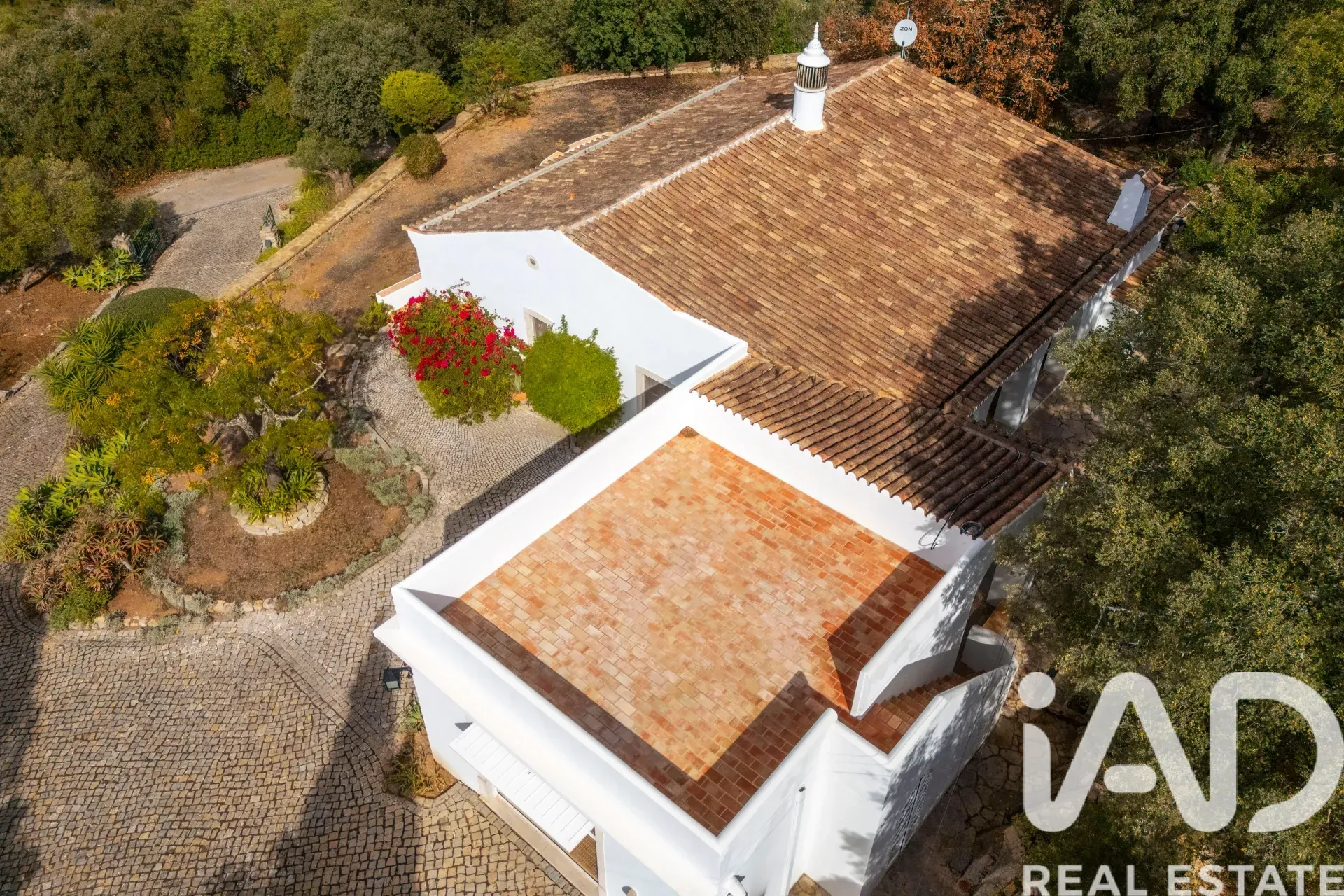 Spacious 4-Bedroom House with Pool and Garden in São Brás de Alportel - View image 9 of 38