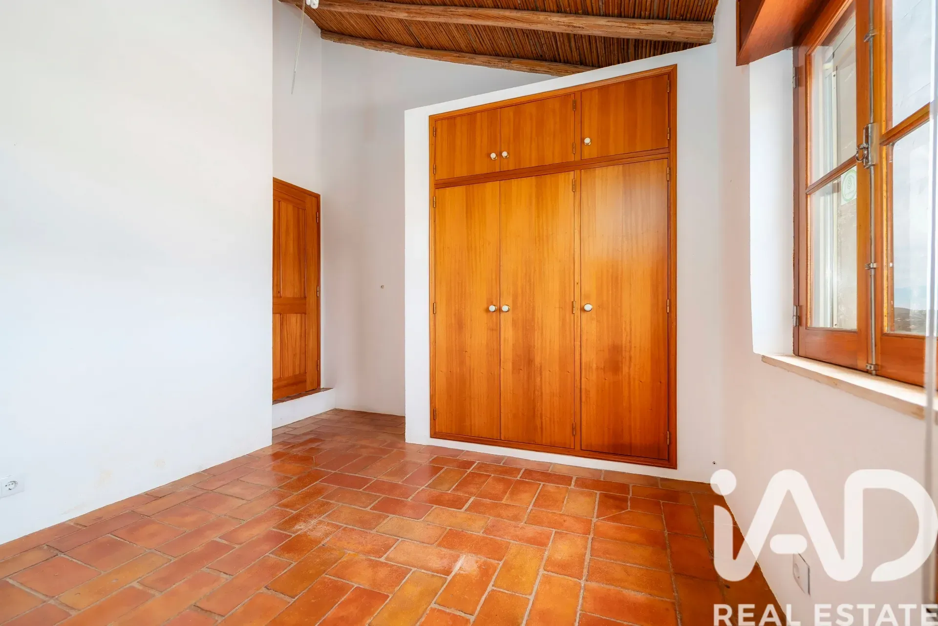 Spacious 4-Bedroom House with Pool and Garden in São Brás de Alportel - View image 21 of 38