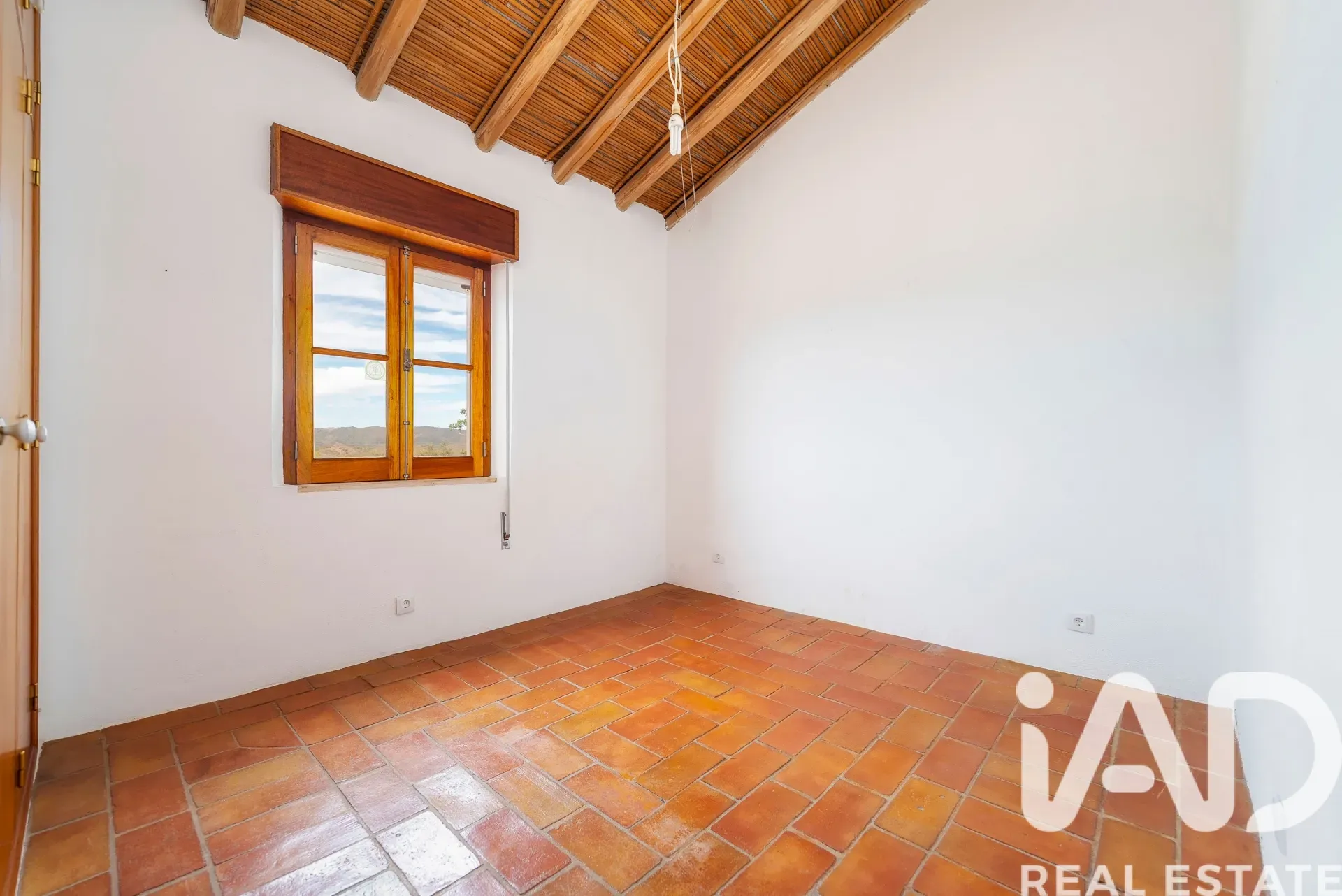 Spacious 4-Bedroom House with Pool and Garden in São Brás de Alportel - View image 22 of 38