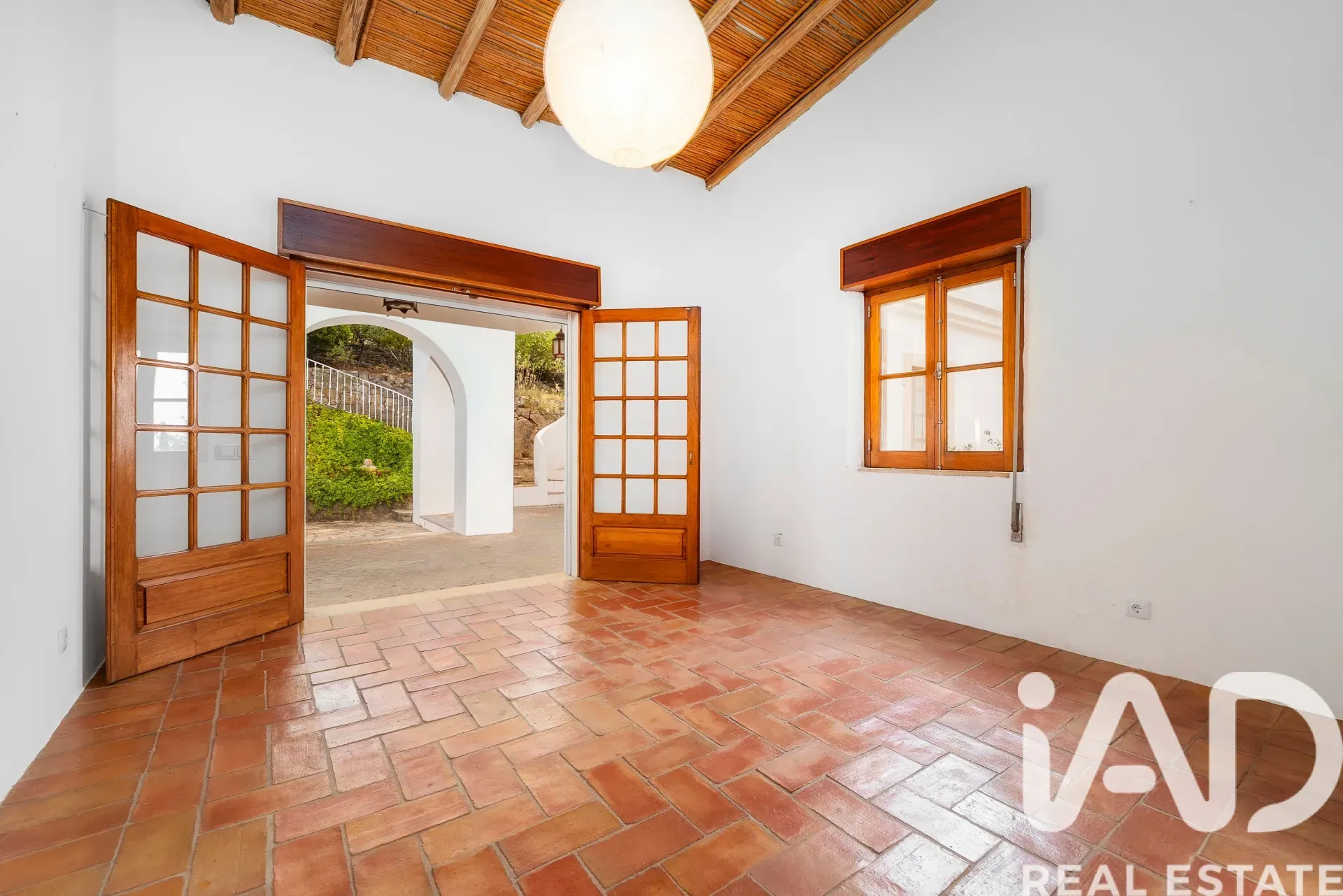 Spacious 4-Bedroom House with Pool and Garden in São Brás de Alportel - View image 28 of 38