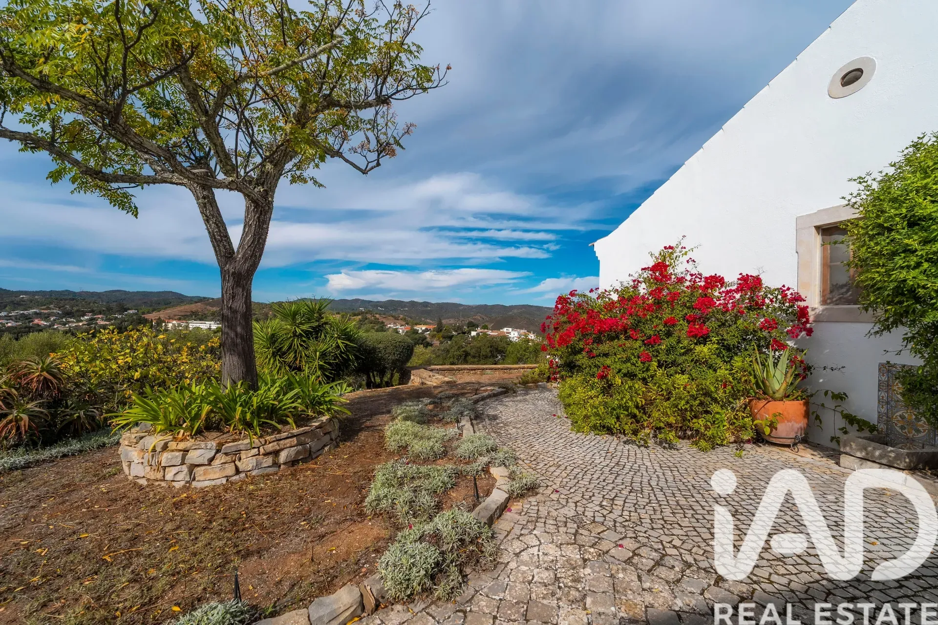 Spacious 4-Bedroom House with Pool and Garden in São Brás de Alportel - View image 31 of 38