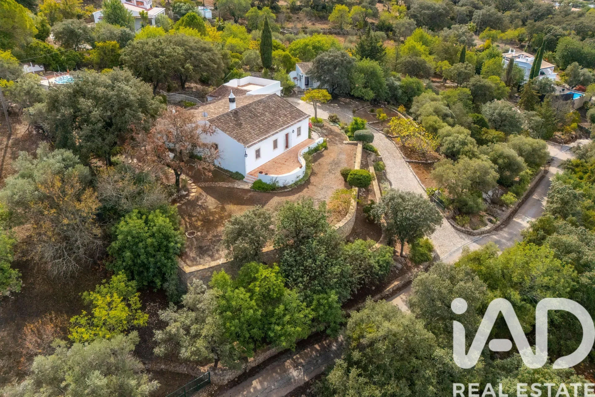 Spacious 4-Bedroom House with Pool and Garden in São Brás de Alportel - View image 33 of 38