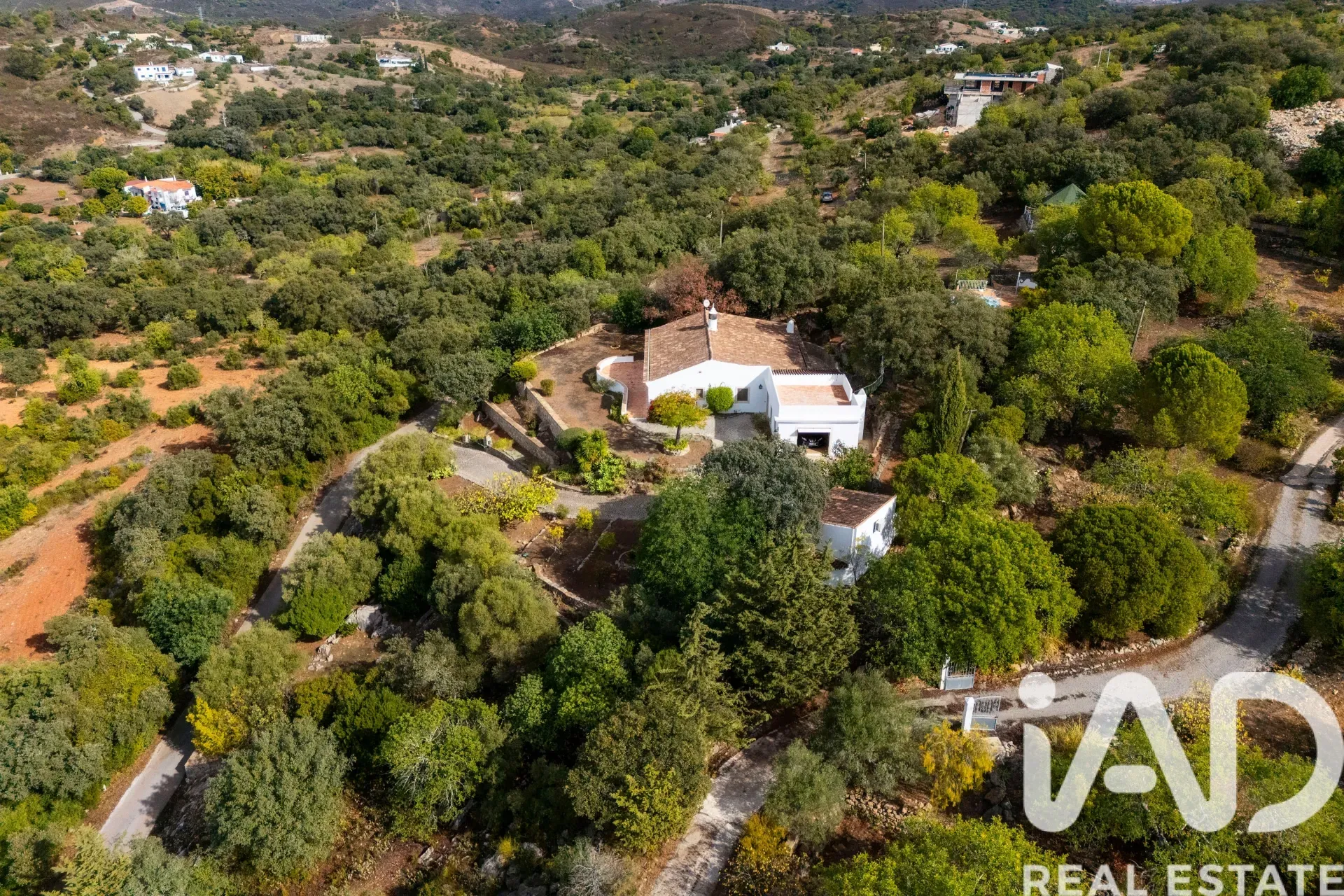 Spacious 4-Bedroom House with Pool and Garden in São Brás de Alportel - View image 34 of 38