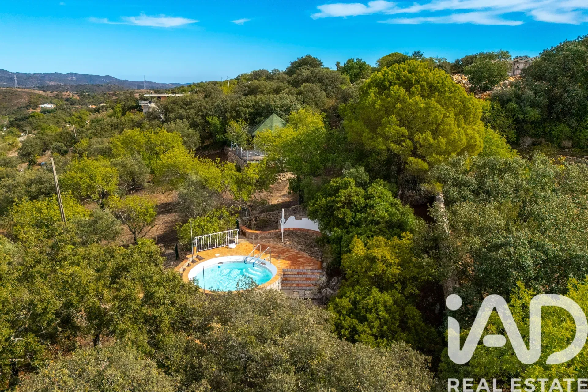 Spacious 4-Bedroom House with Pool and Garden in São Brás de Alportel - View image 36 of 38