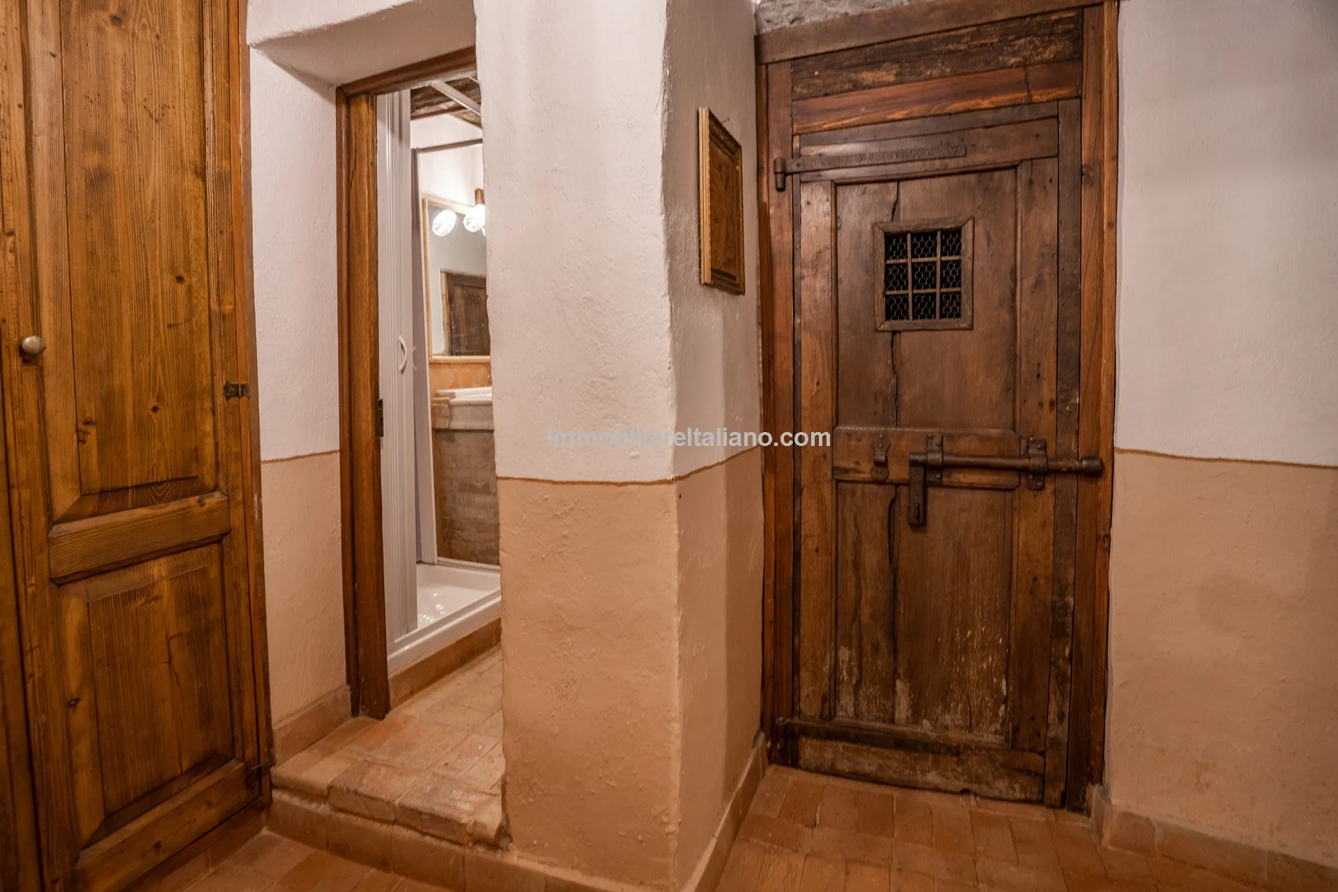 Elegant 4-Bed Townhouse in Cortona's Historic Heart with Modern Comforts - View image 45 of 46