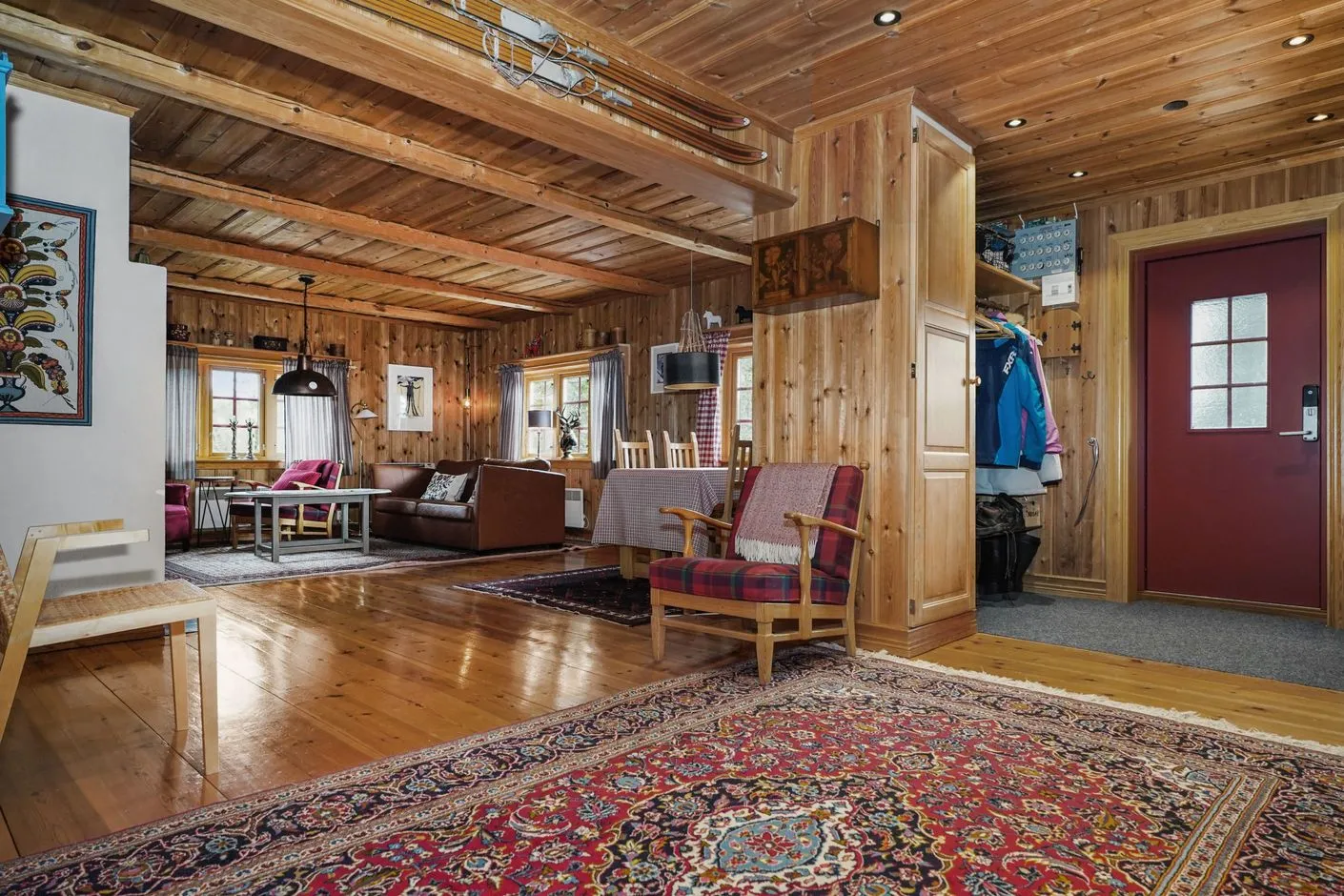 1970s 4-Bedroom Country House with Expansive Garden in Malung-Sälen - Image 4