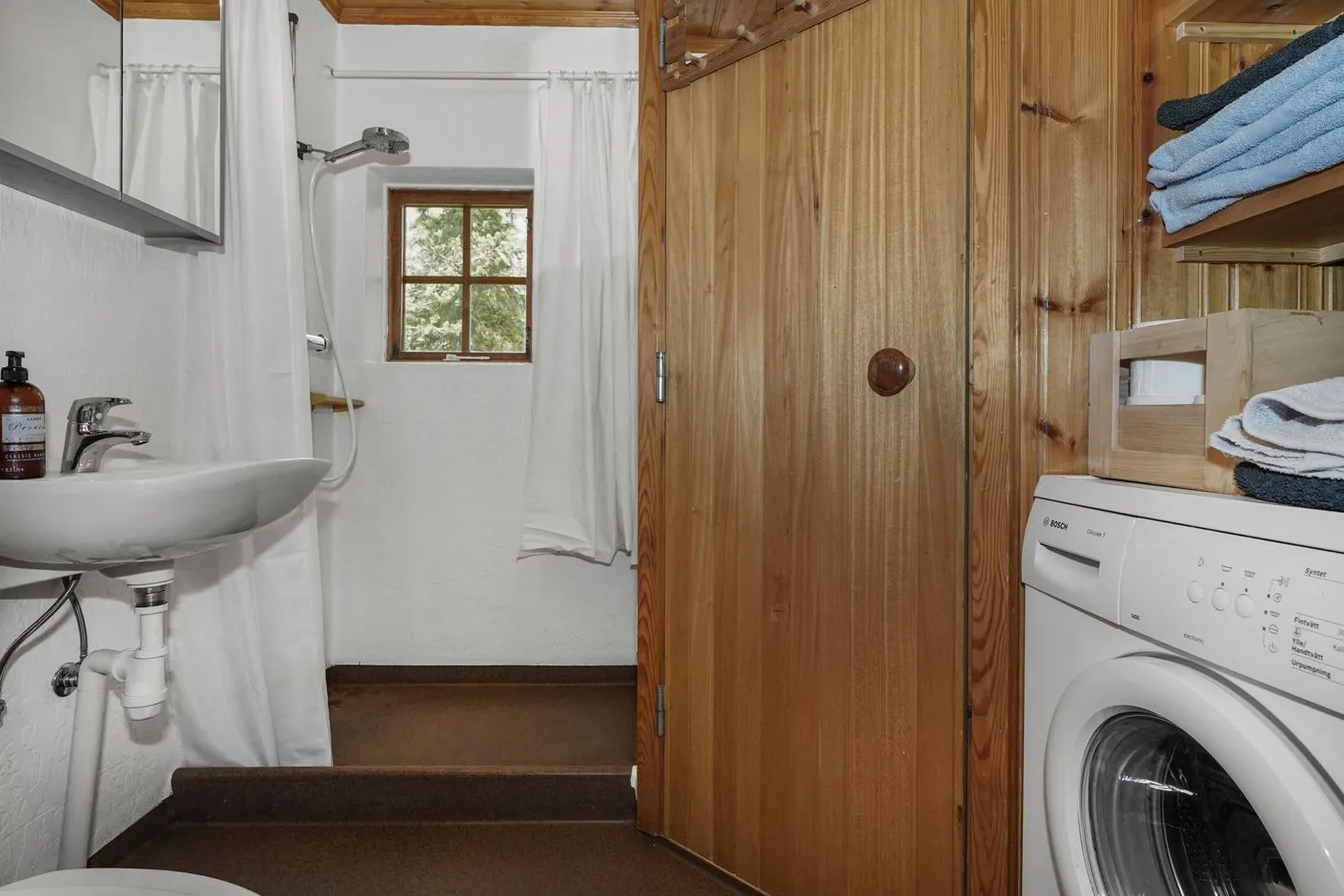 1970s 4-Bedroom Country House with Expansive Garden in Malung-Sälen - View image 20 of 34