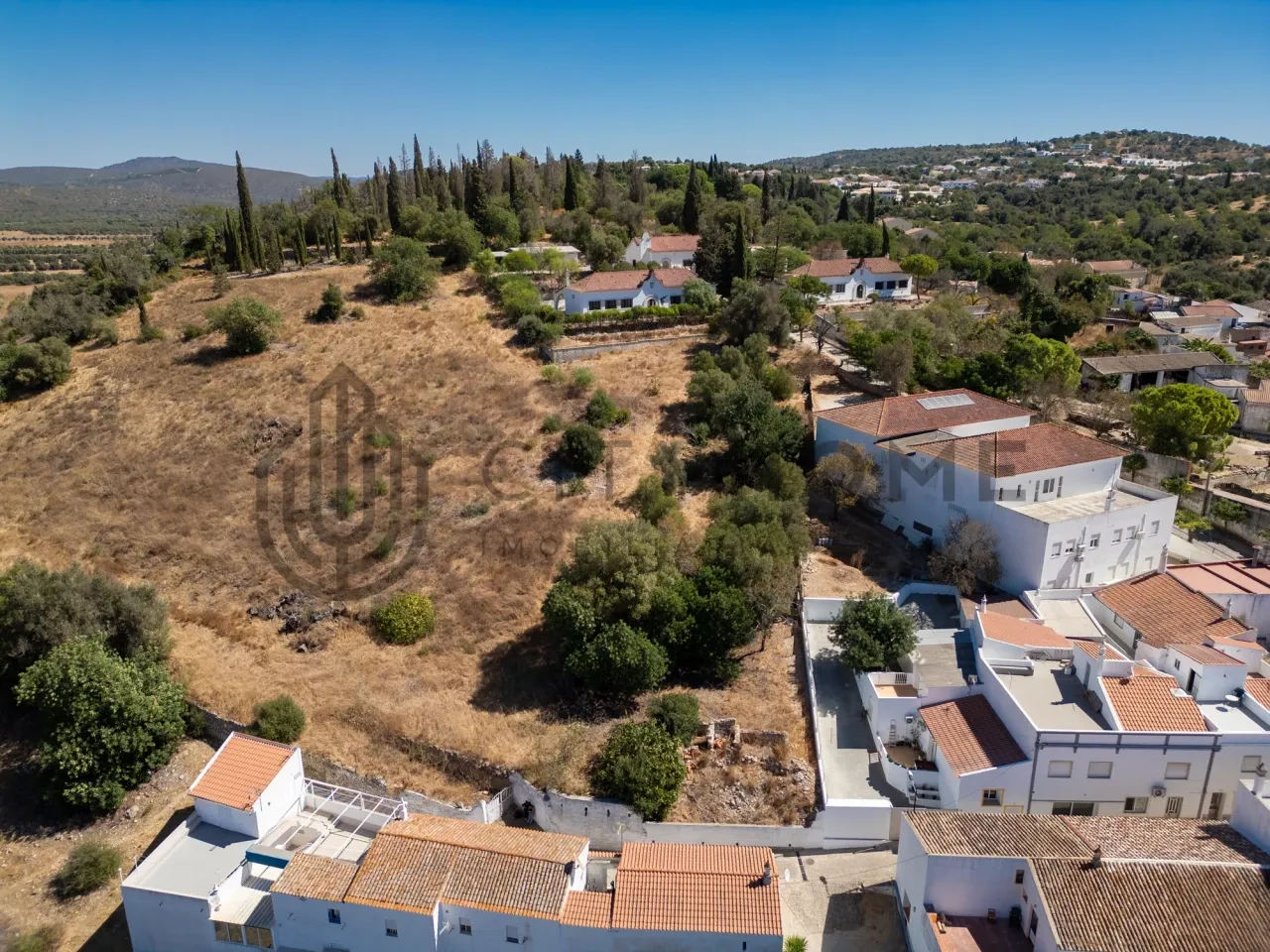 Land with Ruin for Development in Paderne, Faro - Prime Investment Opportunity - Image 2
