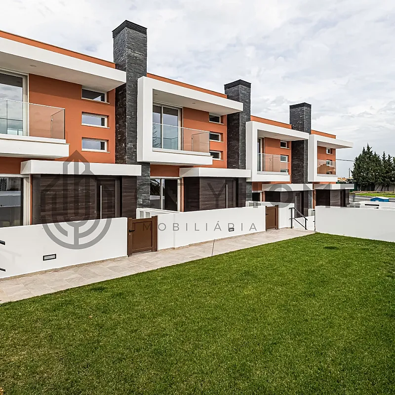 Contemporary 3-Bedroom Villa with Pool and Sea Views in Albufeira