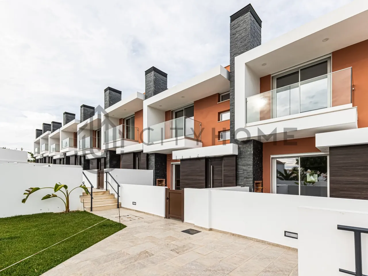 Contemporary 3-Bedroom Villa with Pool and Sea Views in Albufeira - Image 3