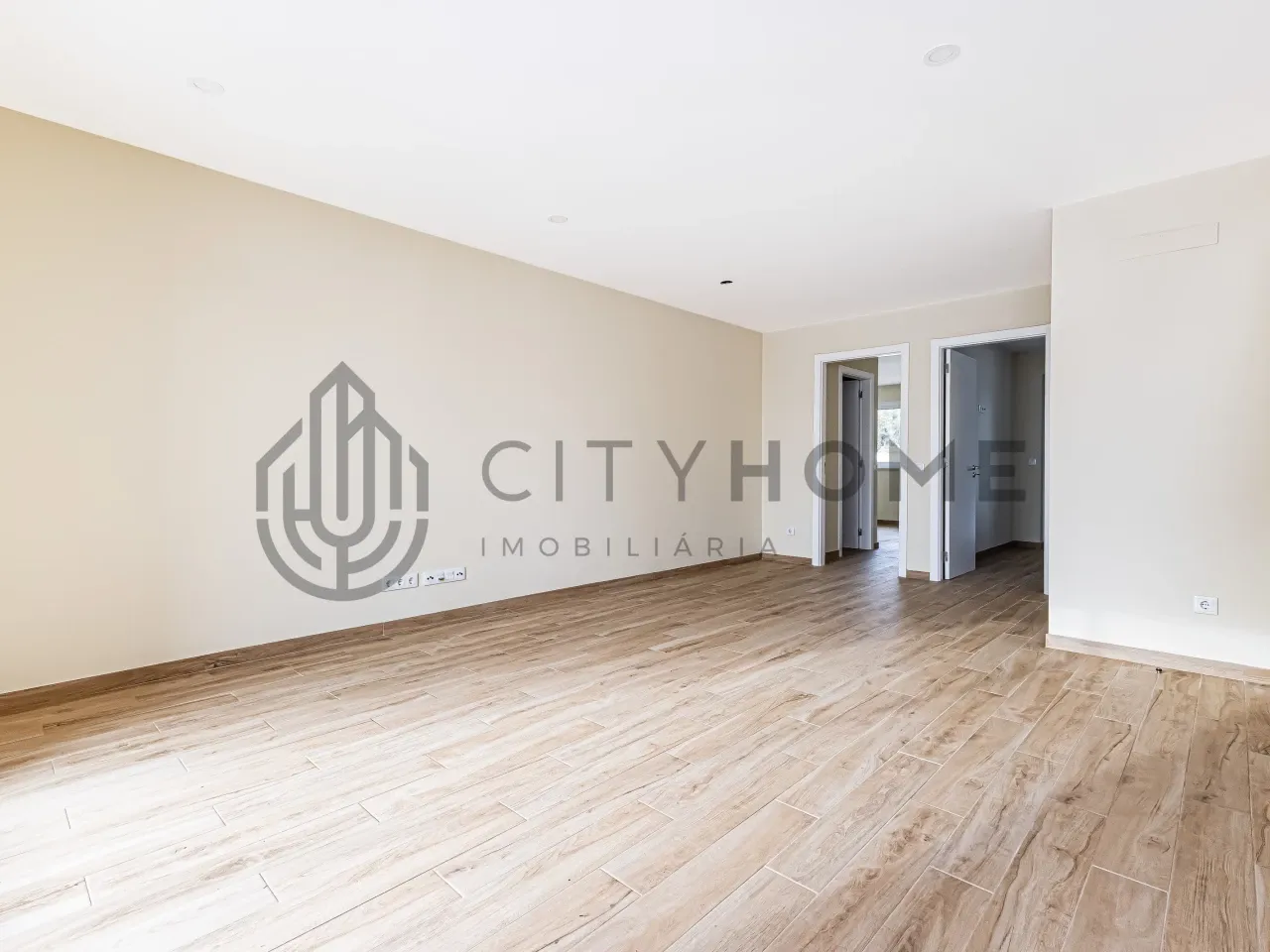 Contemporary 3-Bedroom Villa with Pool and Sea Views in Albufeira - Image 5