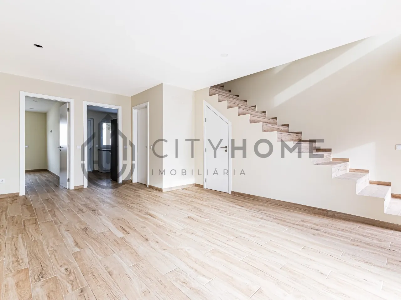 Contemporary 3-Bedroom Villa with Pool and Sea Views in Albufeira - View image 7 of 34