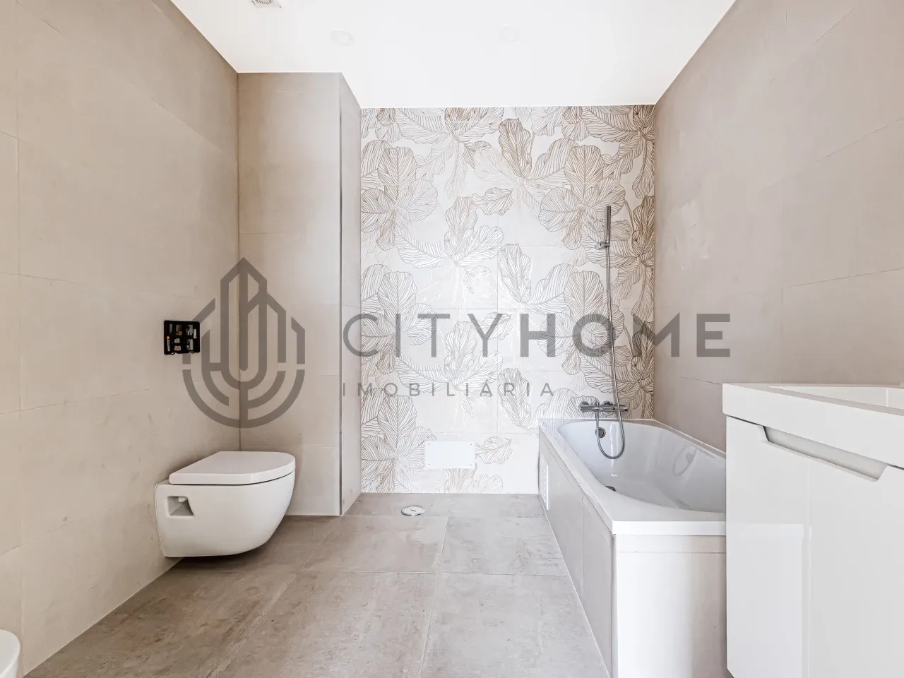 Contemporary 3-Bedroom Villa with Pool and Sea Views in Albufeira - View image 8 of 34