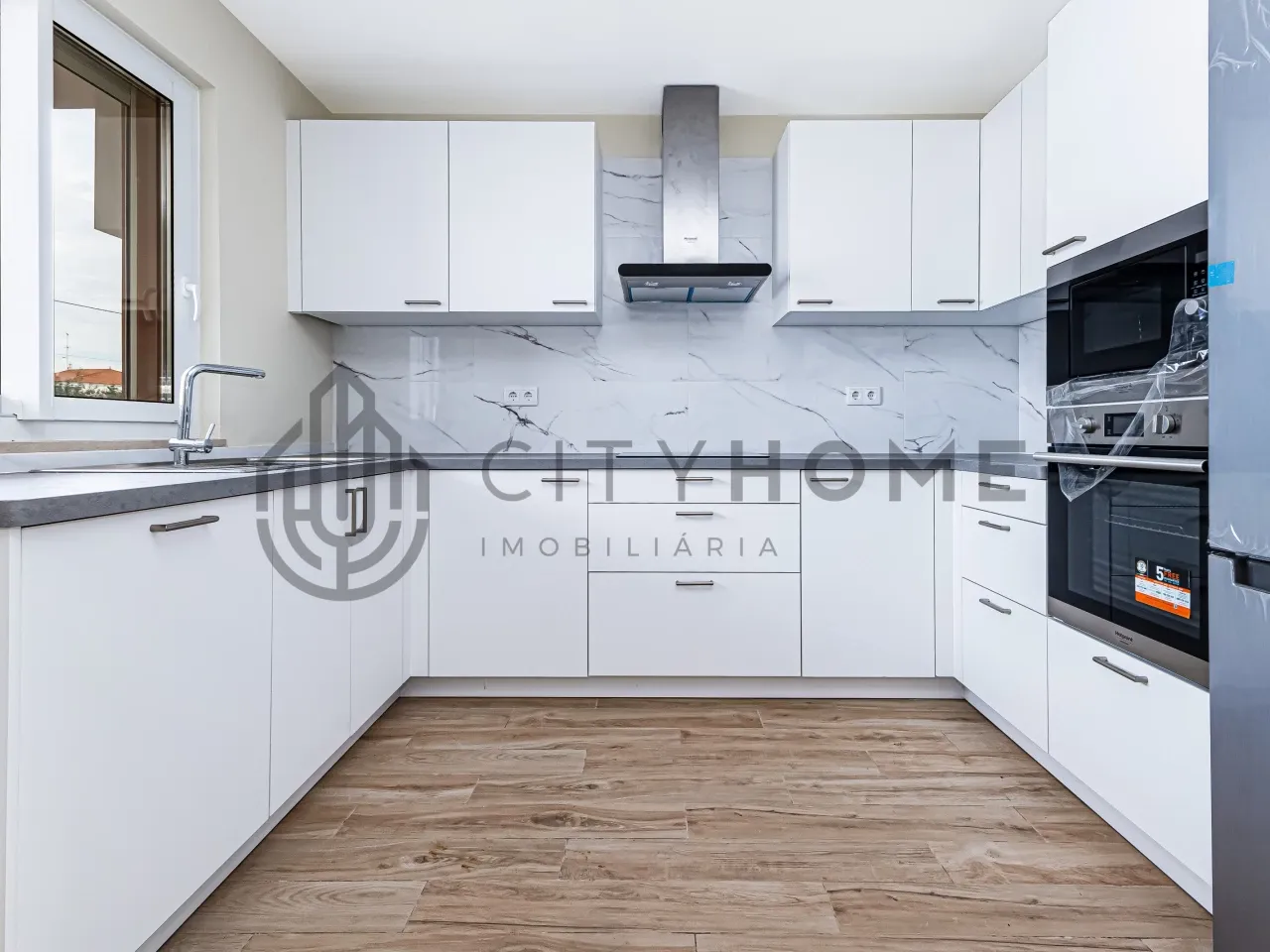 Contemporary 3-Bedroom Villa with Pool and Sea Views in Albufeira - View image 9 of 34