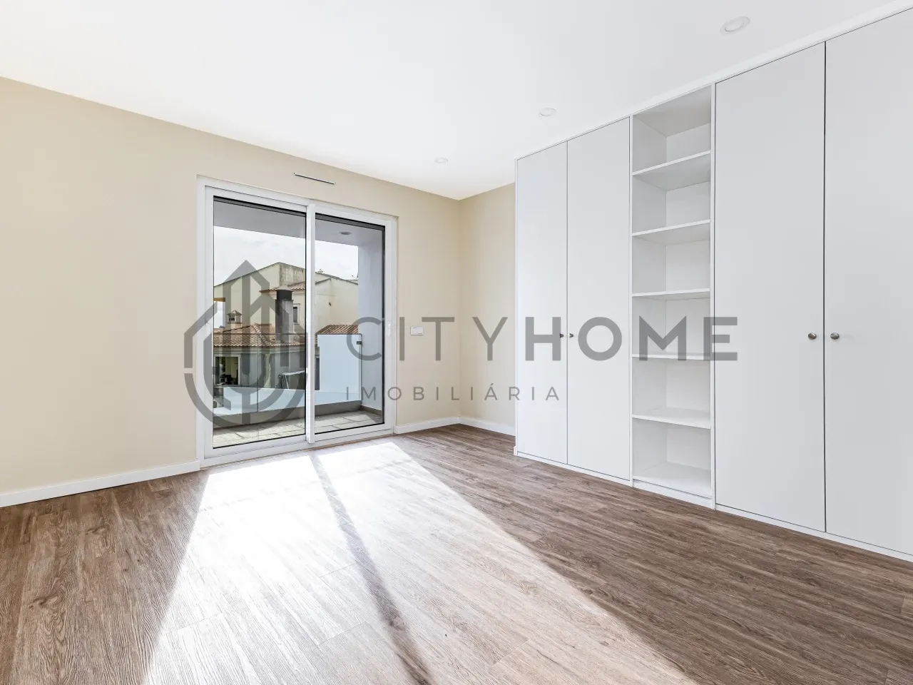 Contemporary 3-Bedroom Villa with Pool and Sea Views in Albufeira - View image 11 of 34