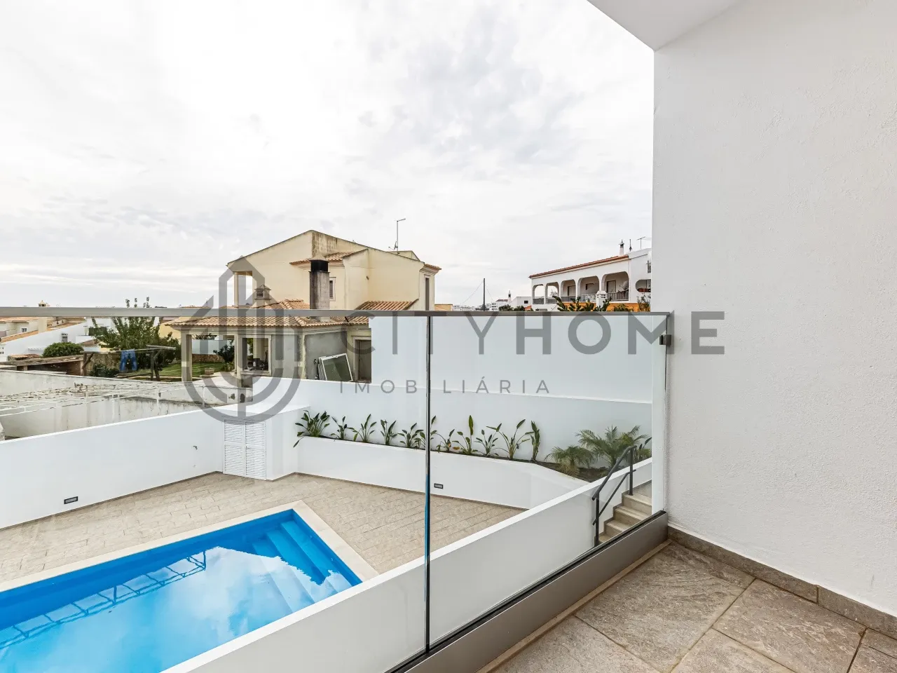 Contemporary 3-Bedroom Villa with Pool and Sea Views in Albufeira - View image 14 of 34