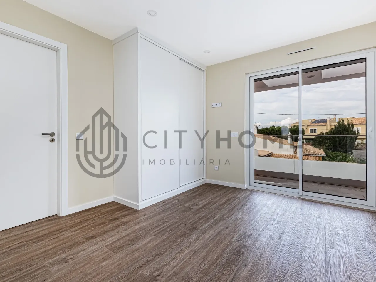 Contemporary 3-Bedroom Villa with Pool and Sea Views in Albufeira - View image 15 of 34