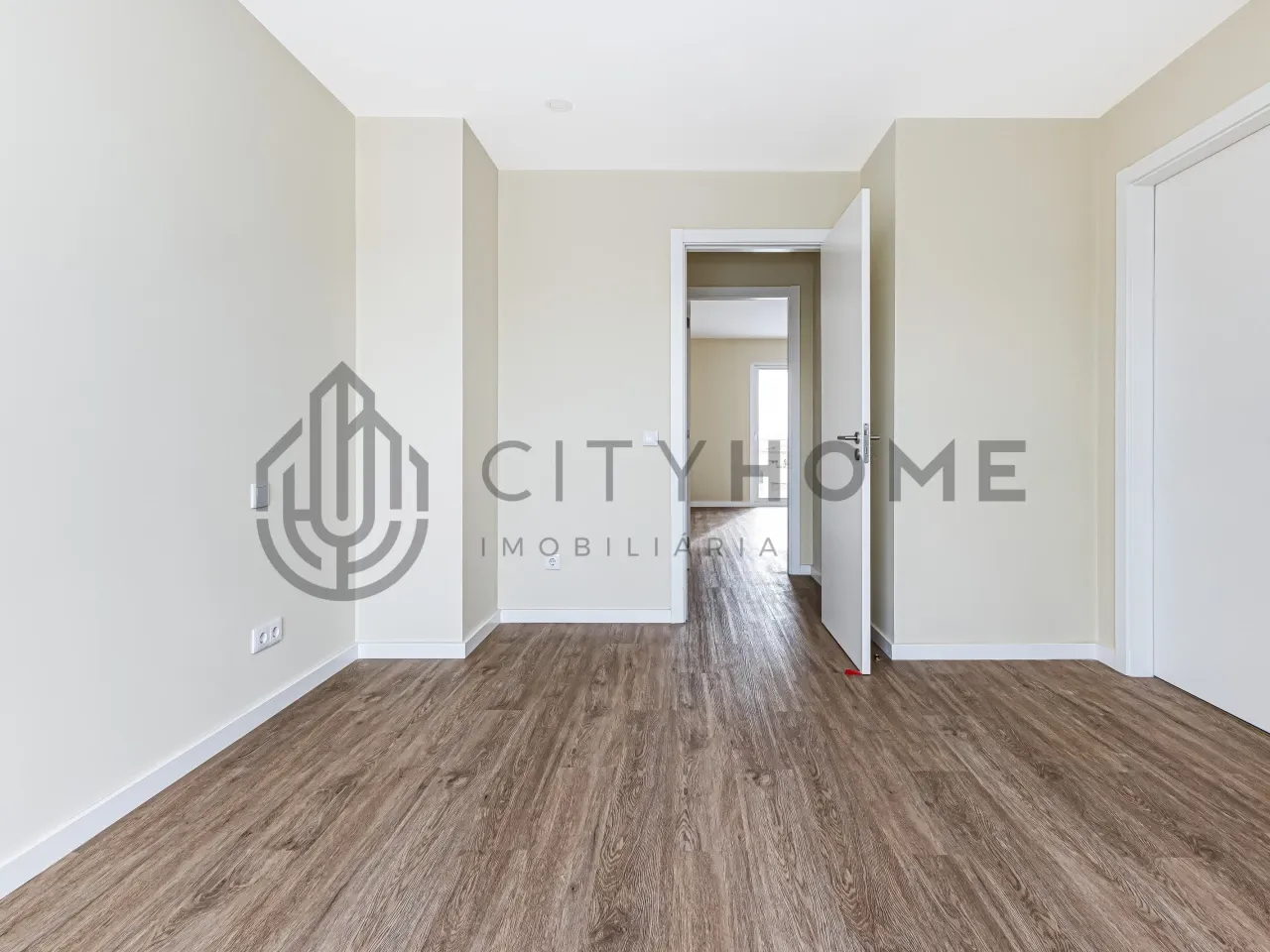 Contemporary 3-Bedroom Villa with Pool and Sea Views in Albufeira - View image 16 of 34