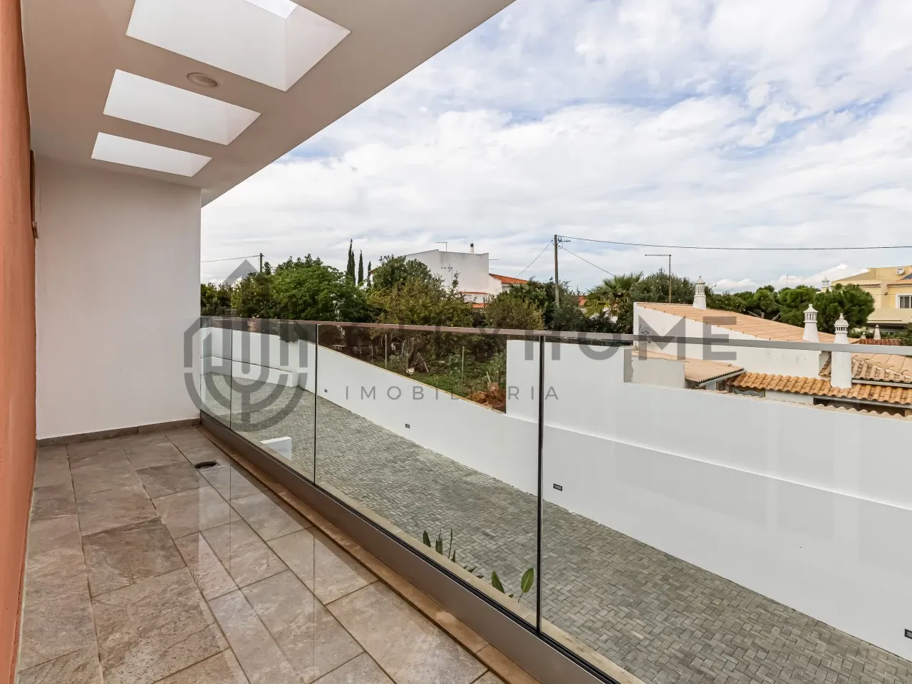 Contemporary 3-Bedroom Villa with Pool and Sea Views in Albufeira - View image 17 of 34