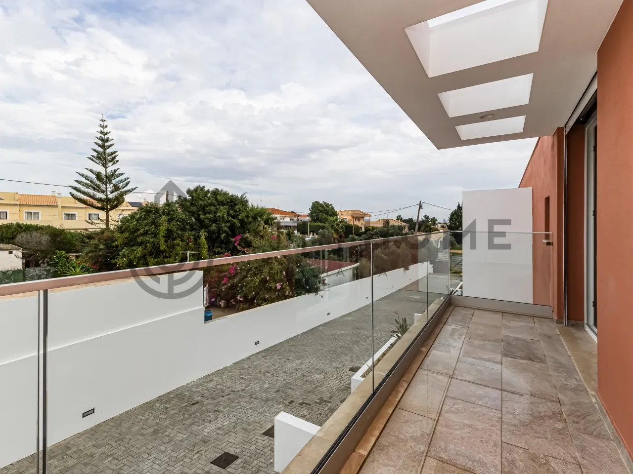 Contemporary 3-Bedroom Villa with Pool and Sea Views in Albufeira - View image 18 of 34