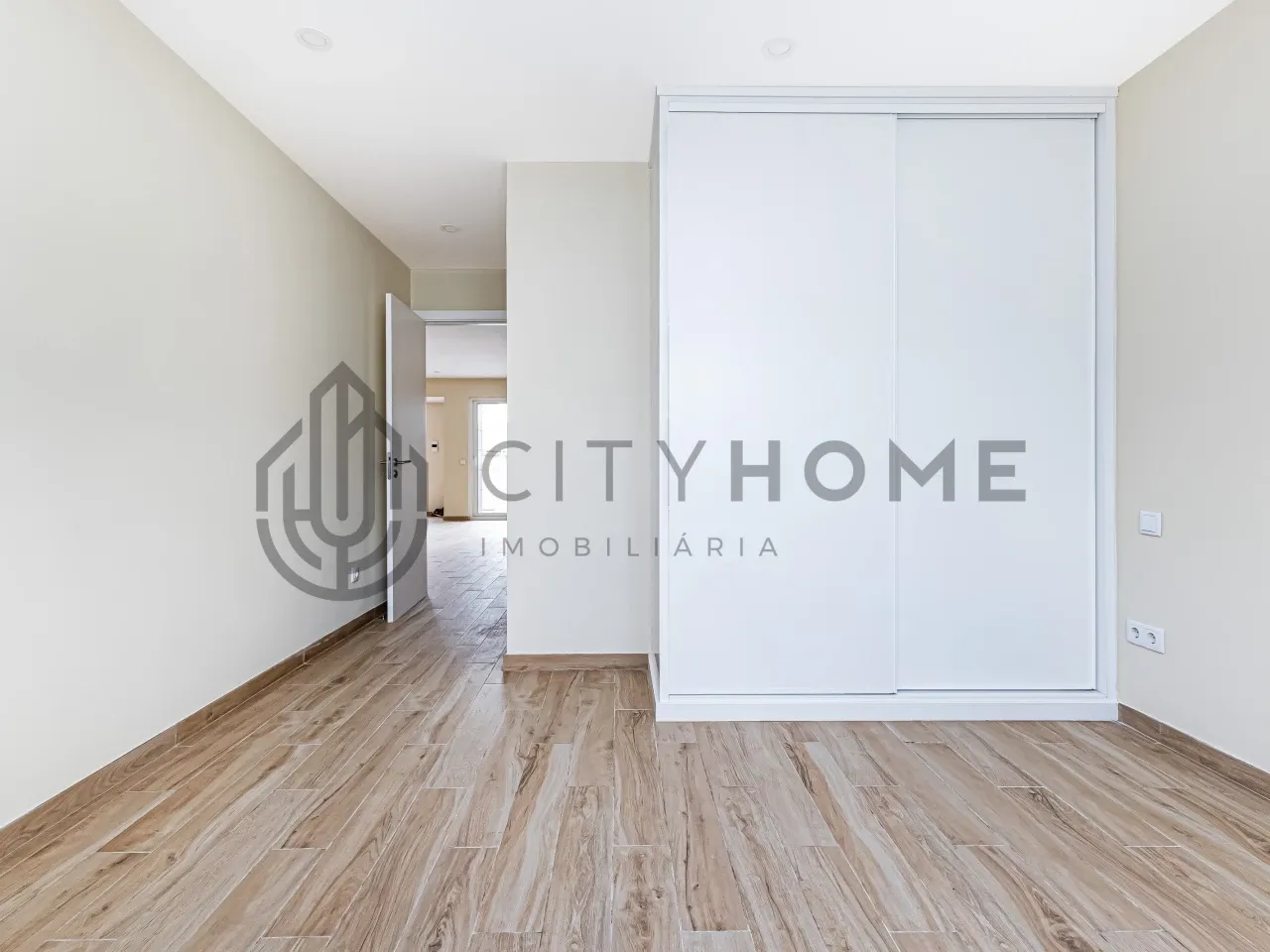 Contemporary 3-Bedroom Villa with Pool and Sea Views in Albufeira - View image 20 of 34