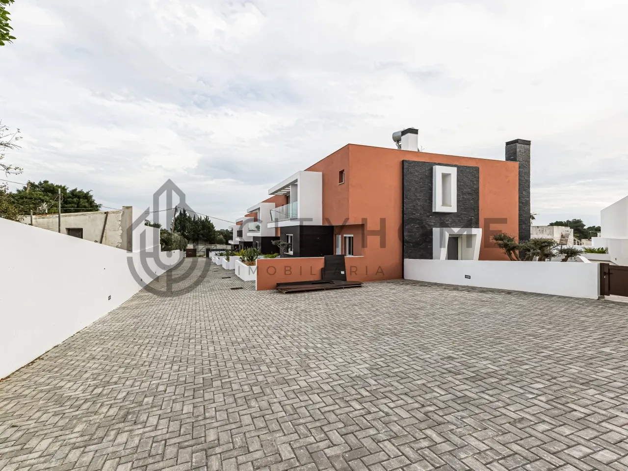 Contemporary 3-Bedroom Villa with Pool and Sea Views in Albufeira - View image 30 of 34
