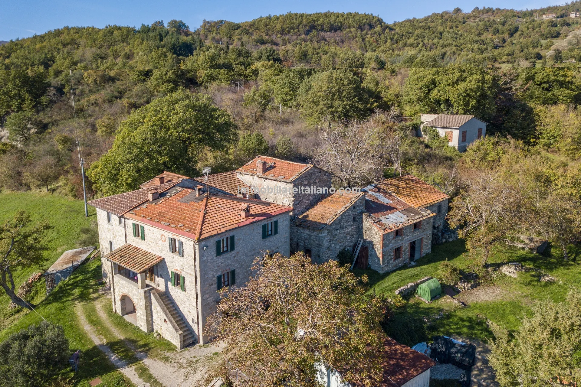 Tuscan Country House with Redevelopment Prospects in Caprese Michelangelo - Image 5