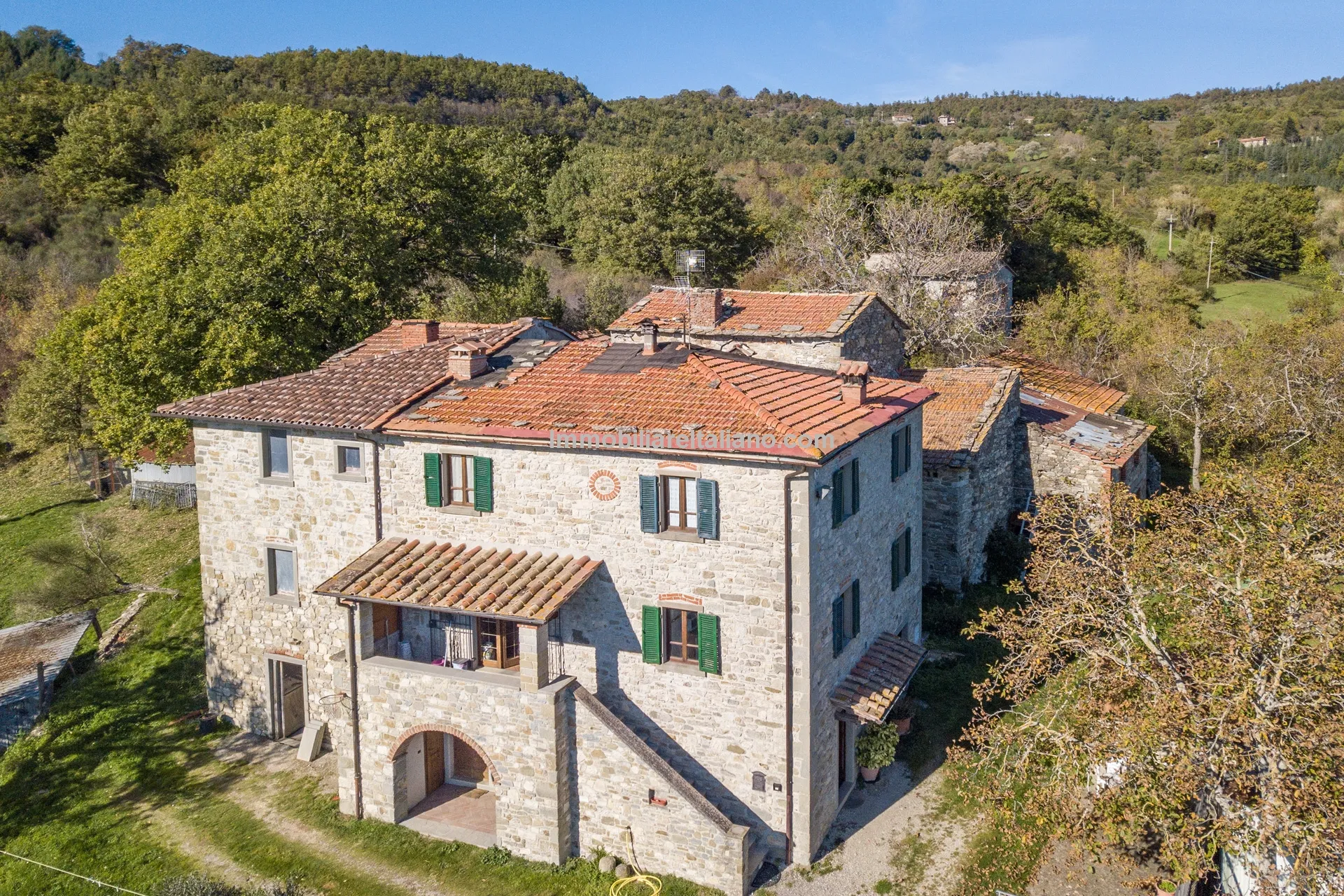 Tuscan Country House with Redevelopment Prospects in Caprese Michelangelo - View image 6 of 51