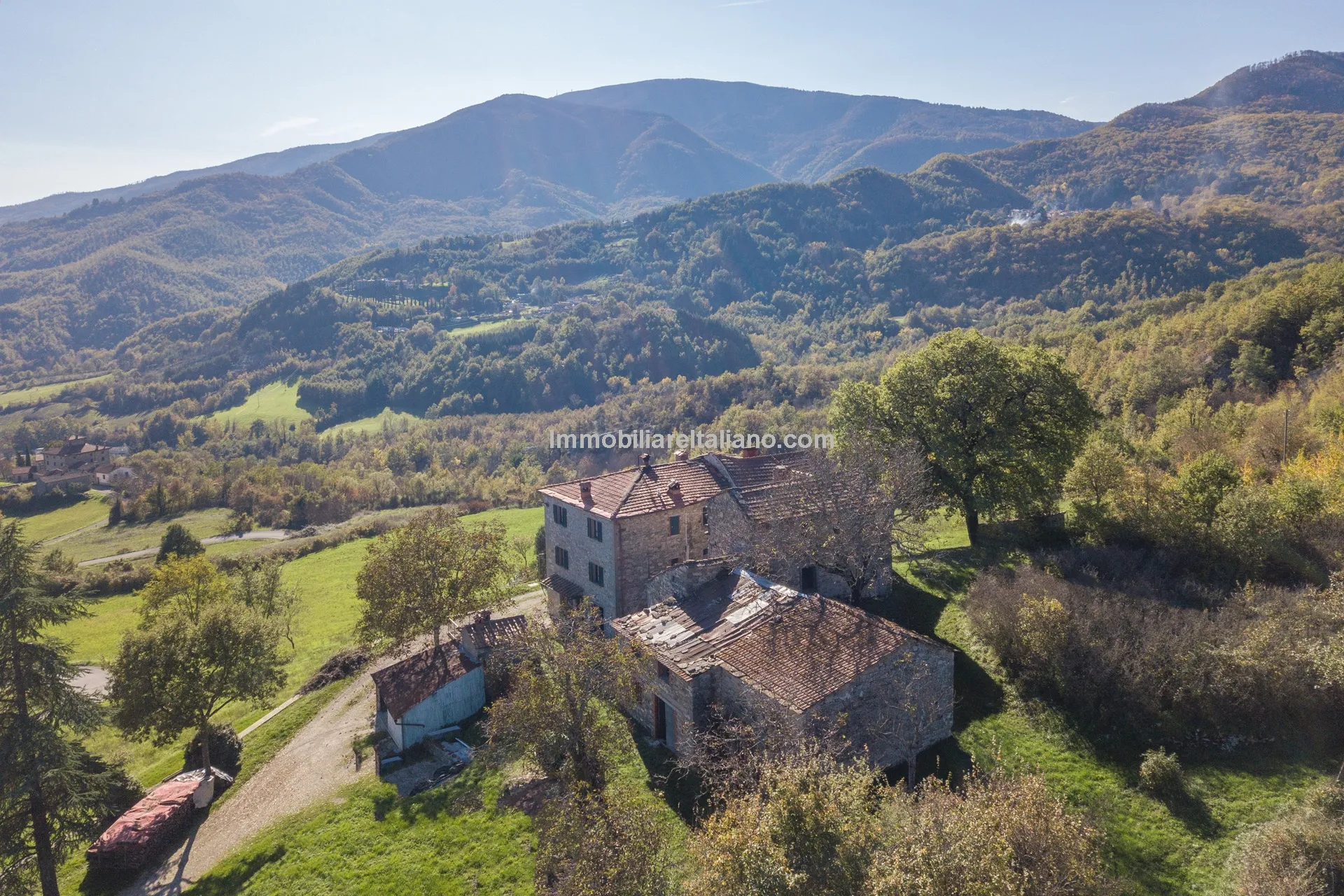 Tuscan Country House with Redevelopment Prospects in Caprese Michelangelo - View image 8 of 51