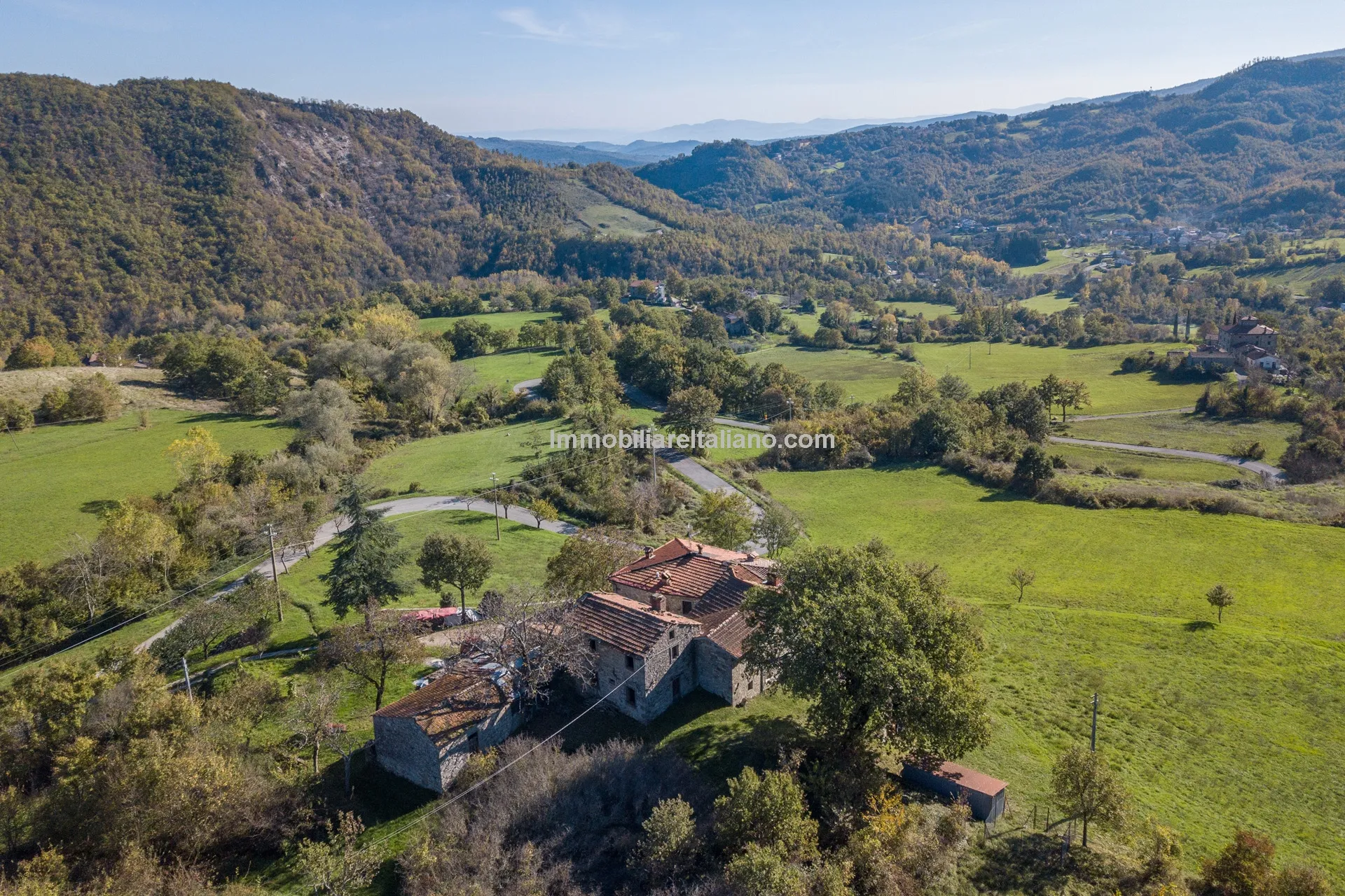 Tuscan Country House with Redevelopment Prospects in Caprese Michelangelo - View image 9 of 51