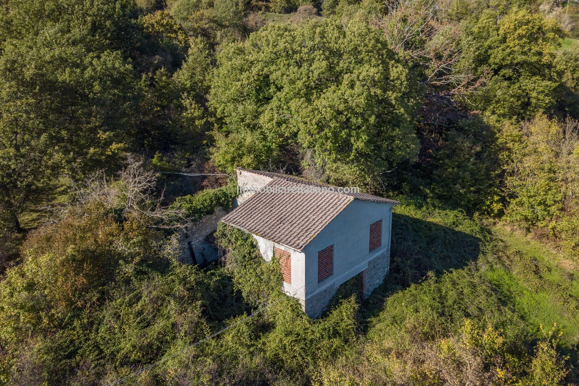 Tuscan Country House with Redevelopment Prospects in Caprese Michelangelo - View image 10 of 51