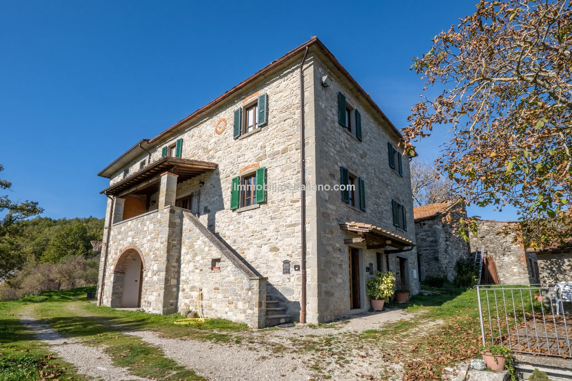 Tuscan Country House with Redevelopment Prospects in Caprese Michelangelo - View image 11 of 51