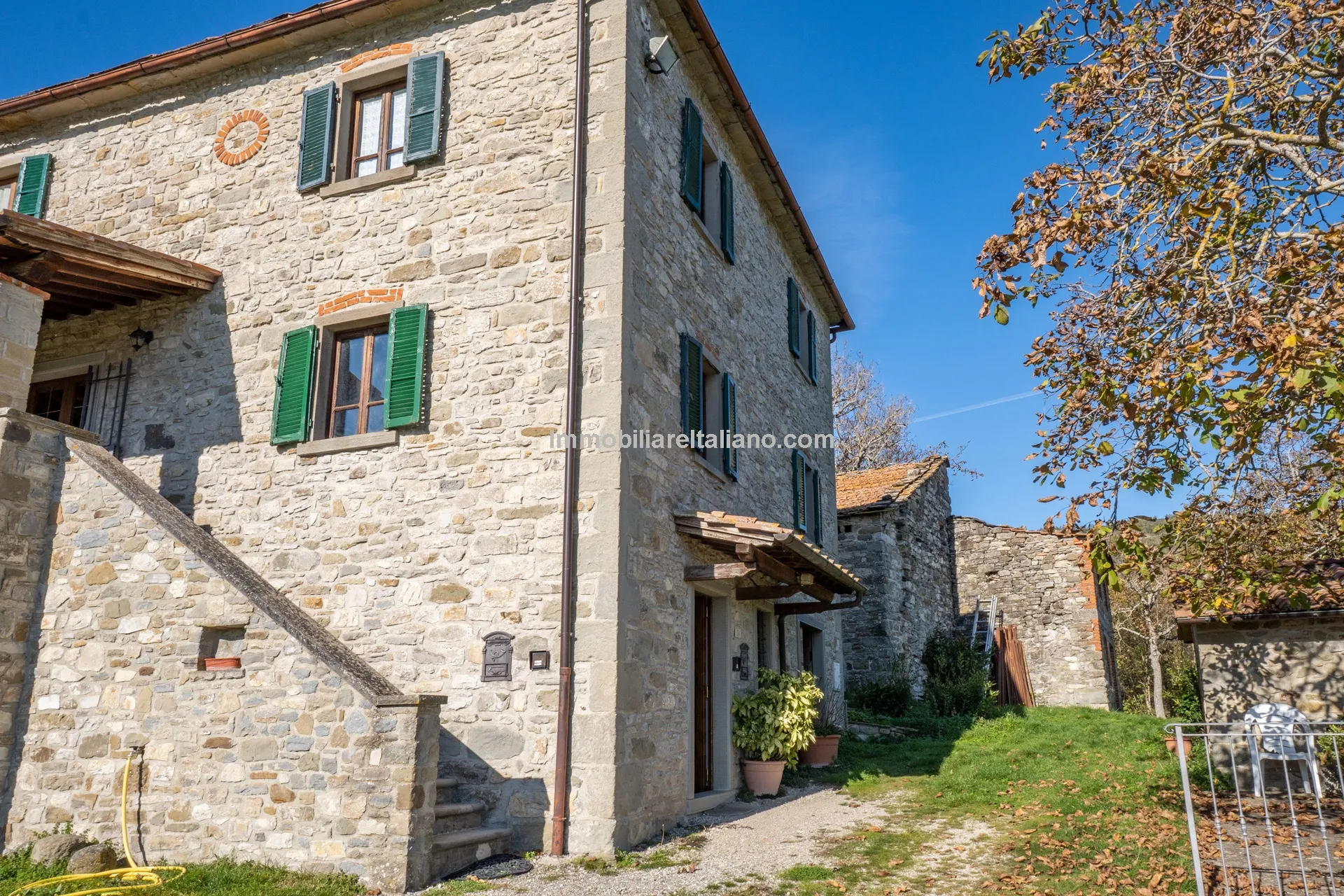 Tuscan Country House with Redevelopment Prospects in Caprese Michelangelo - View image 13 of 51