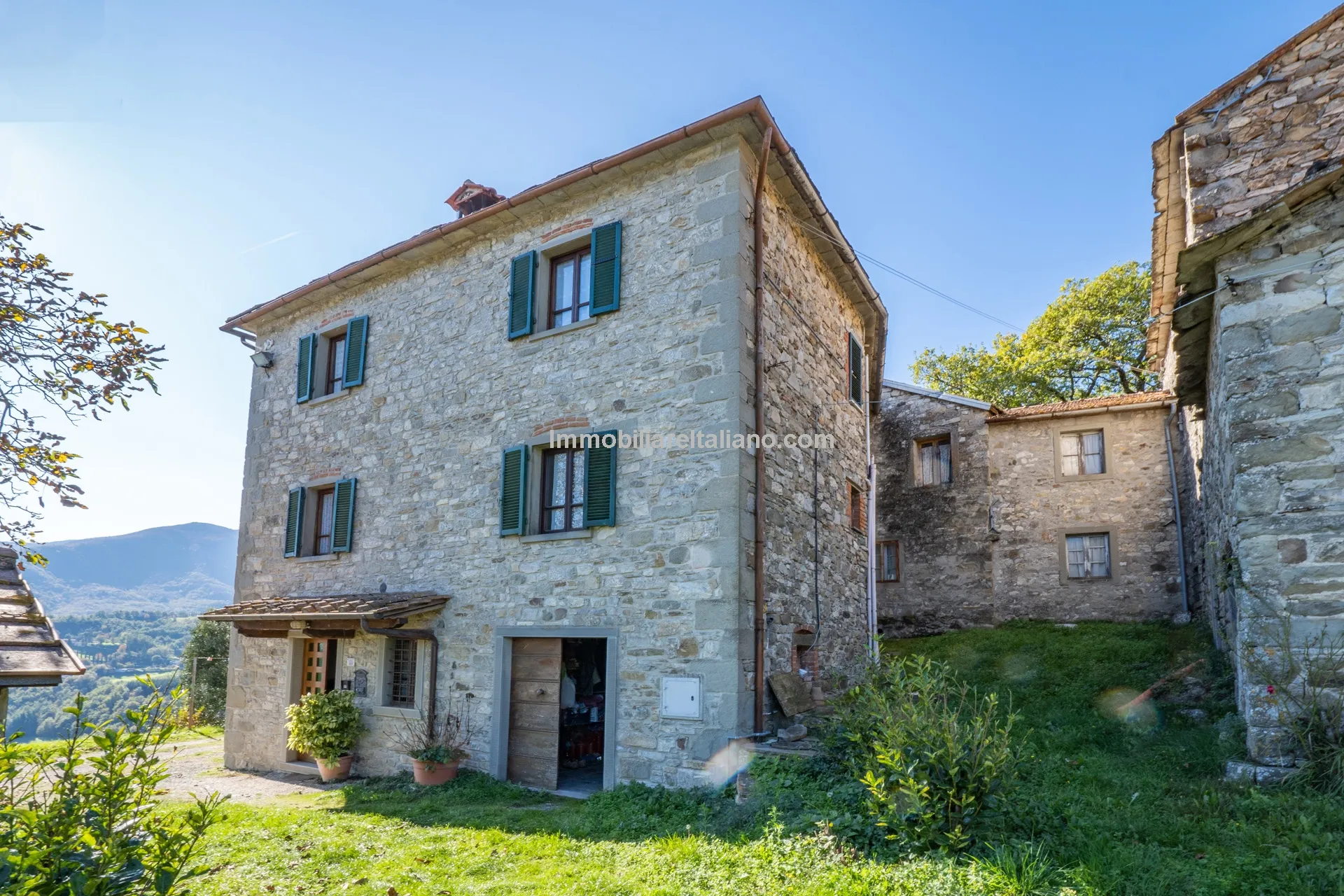 Tuscan Country House with Redevelopment Prospects in Caprese Michelangelo - View image 15 of 51