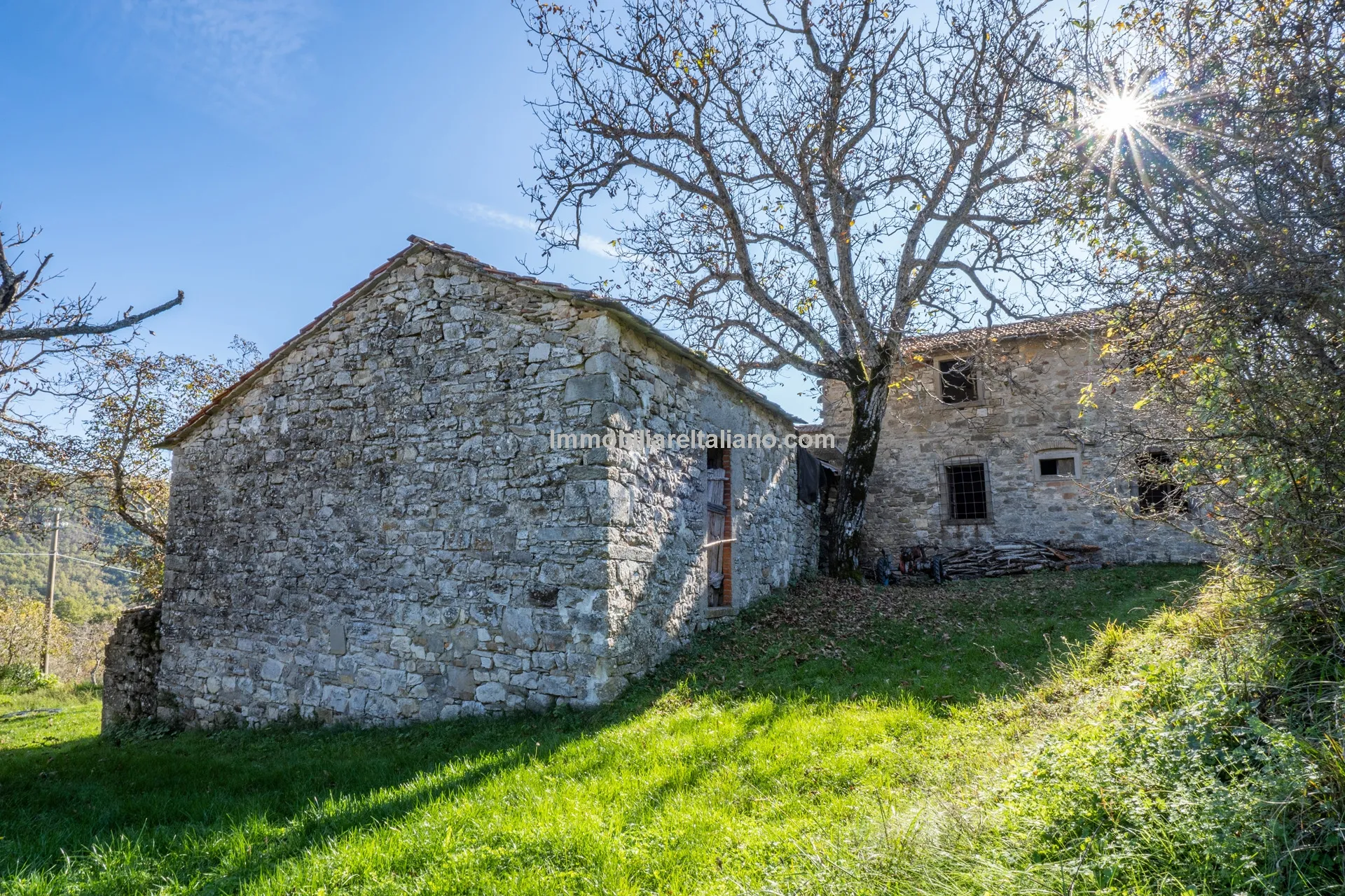 Tuscan Country House with Redevelopment Prospects in Caprese Michelangelo - View image 21 of 51