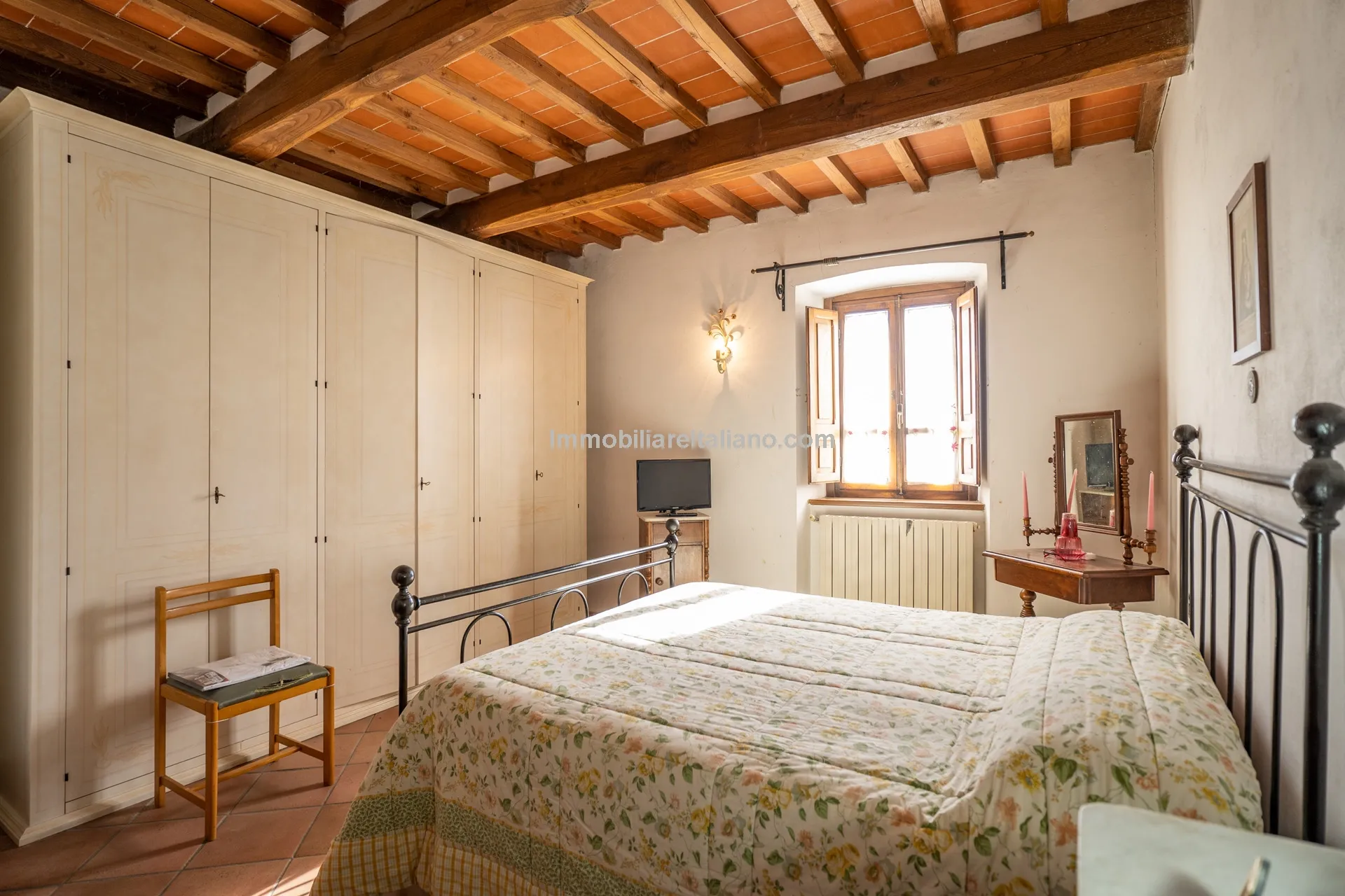 Tuscan Country House with Redevelopment Prospects in Caprese Michelangelo - View image 32 of 51