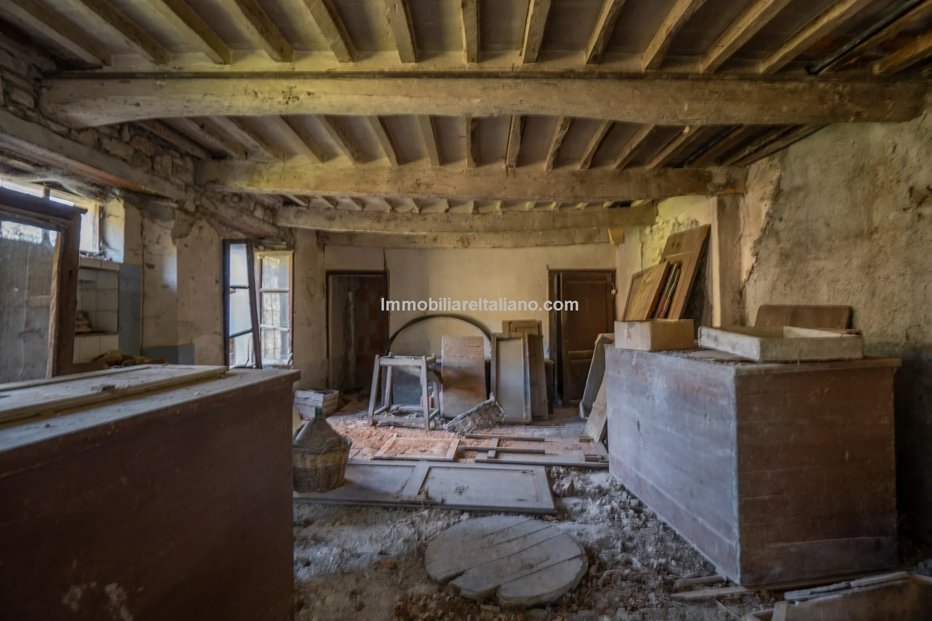 Tuscan Country House with Redevelopment Prospects in Caprese Michelangelo - View image 48 of 51