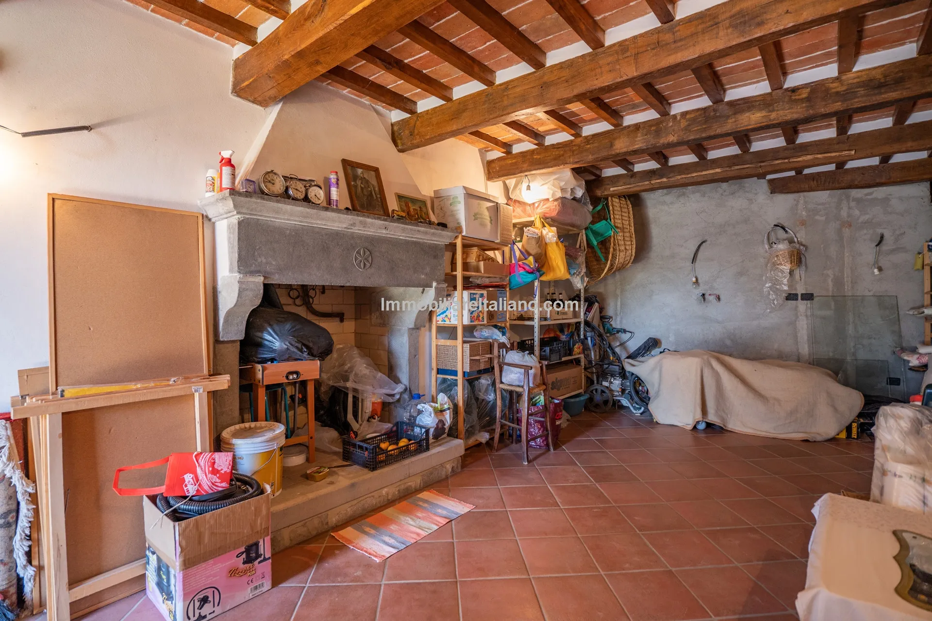 Tuscan Country House with Redevelopment Prospects in Caprese Michelangelo - View image 49 of 51