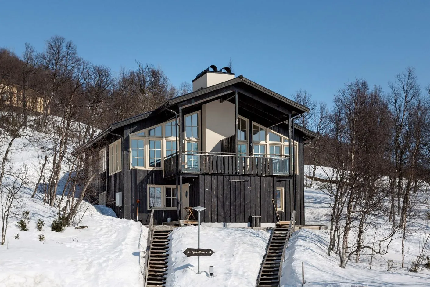 Spacious 10-Bedroom Retreat in Scenic Tänndalen - Image 1