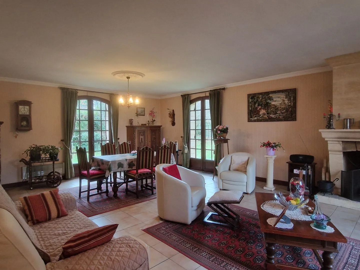 1970s French Home with Expansive Garden and Versatile Layout in Le Bugue - View image 6 of 24