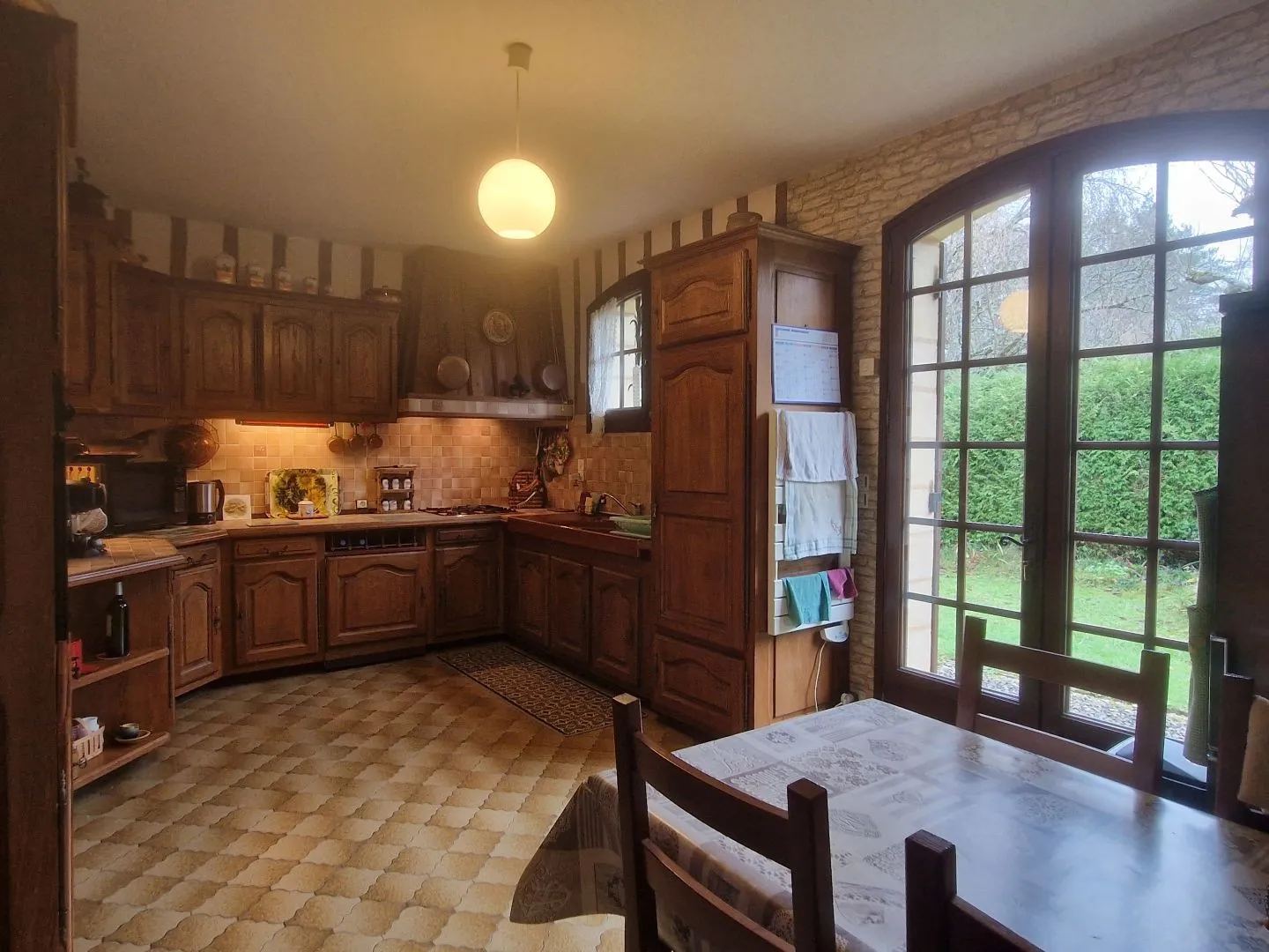 1970s French Home with Expansive Garden and Versatile Layout in Le Bugue - View image 8 of 24